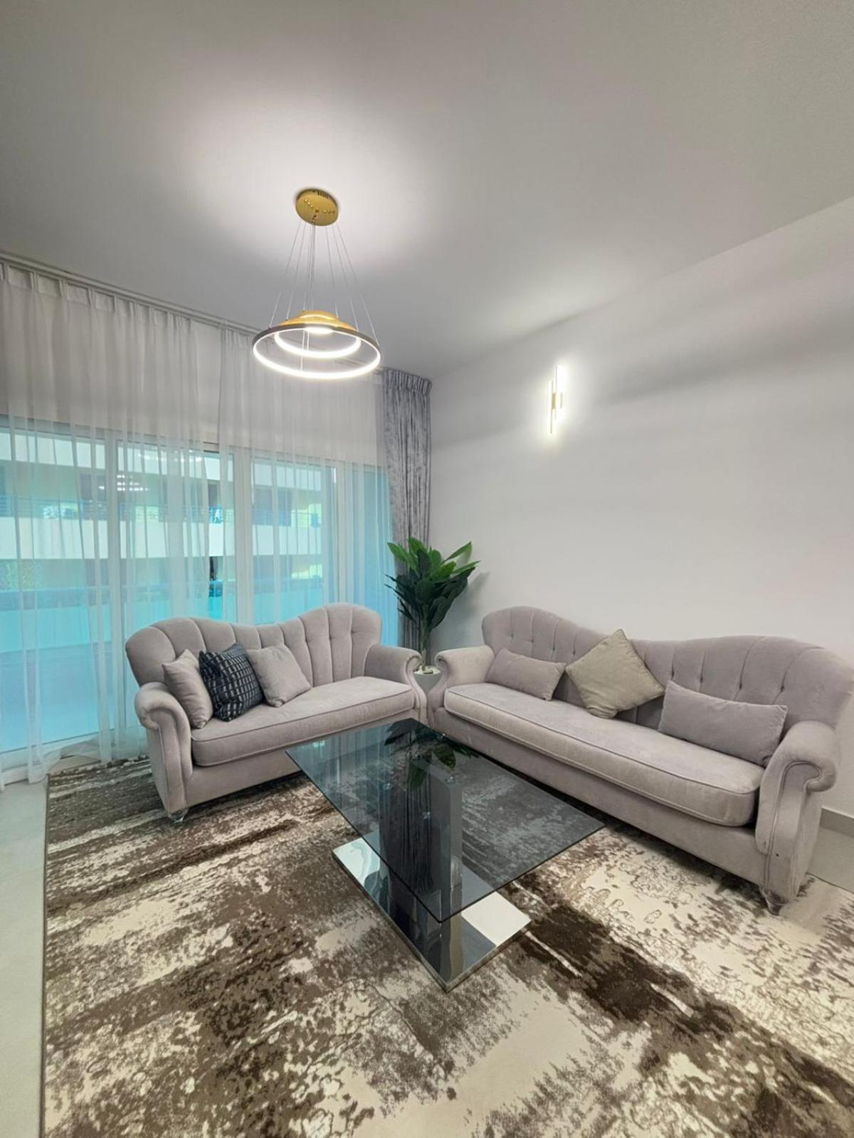 Apartment Spacious Modernized 2 Bedroom And Duplex 4 Br By Taskeen Homes