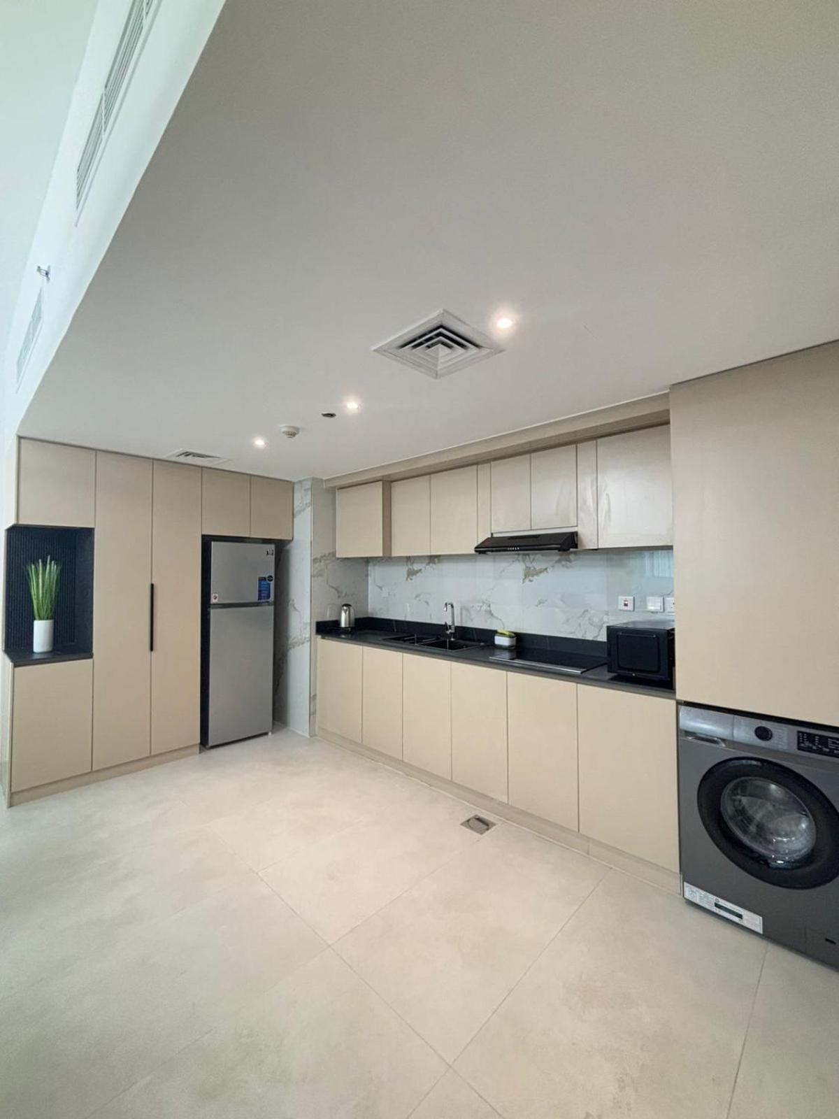 Spacious Modernized 2 Bedroom And Duplex 4 Br By Taskeen Homes Apartment *