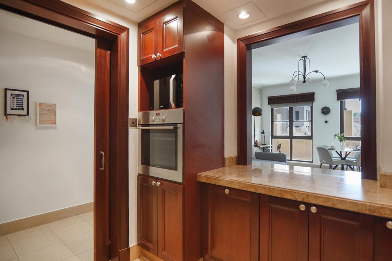 Easygo- Spacious-authentic-city Center Apartment *