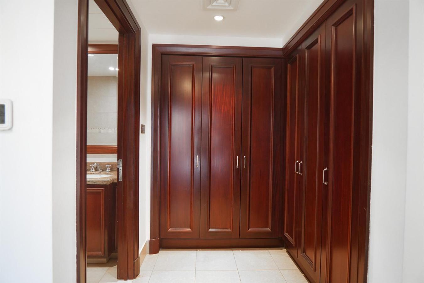Easygo- Spacious-authentic-city Center Dubai