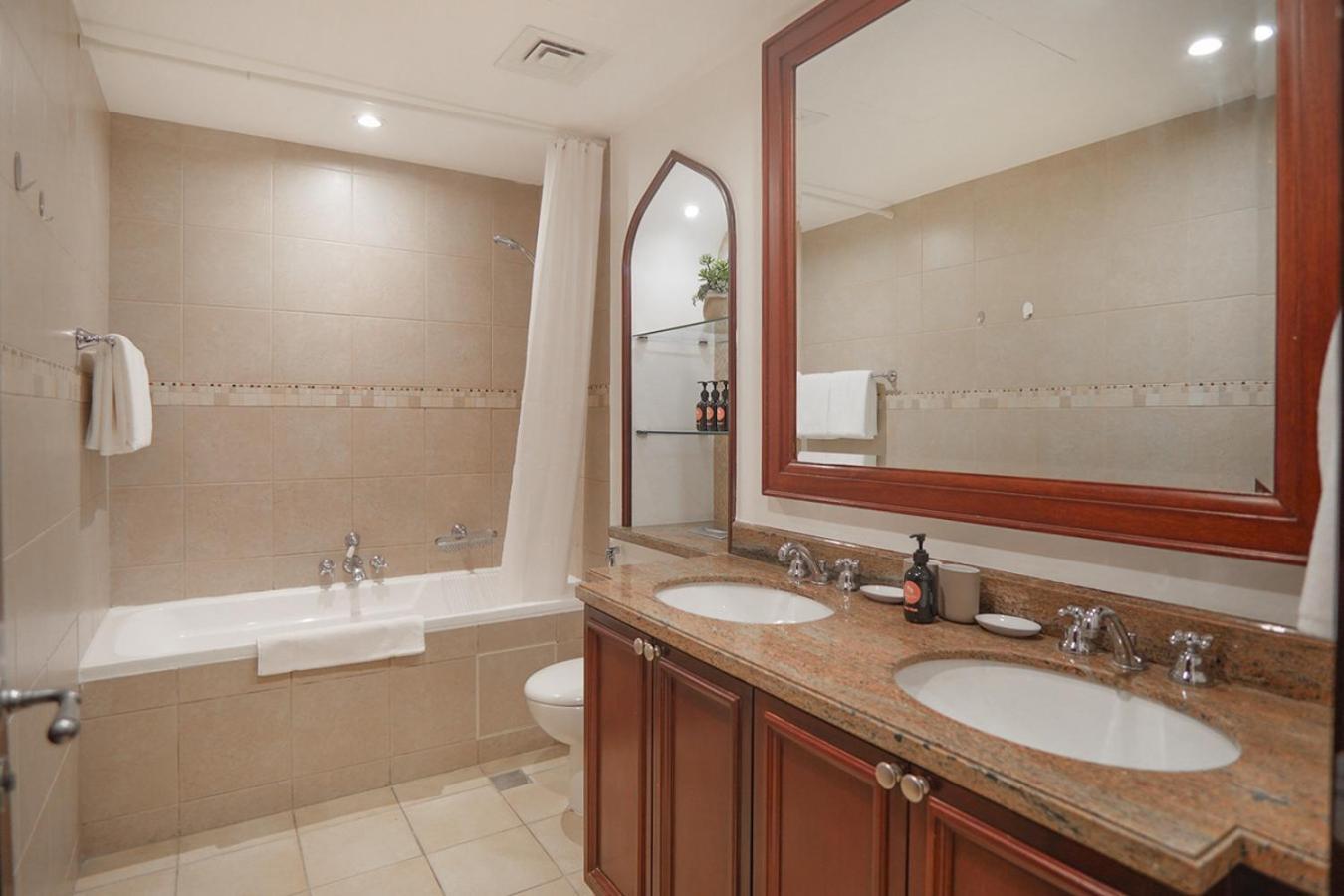 Easygo- Spacious-authentic-city Center Apartment *