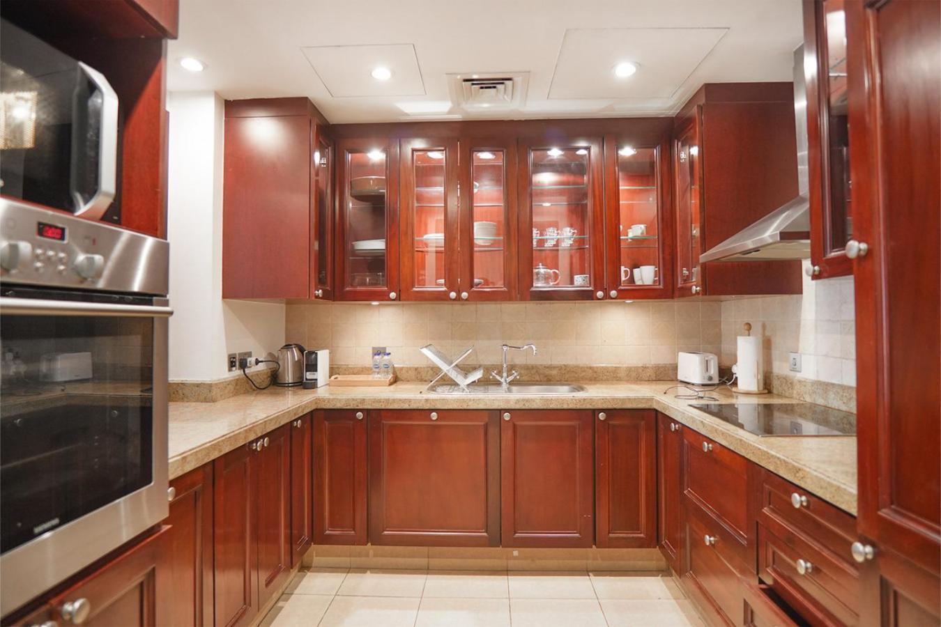 Easygo- Spacious-authentic-city Center Apartment