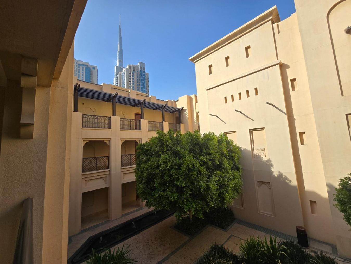Easygo- Spacious-authentic-city Center Apartment Dubai
