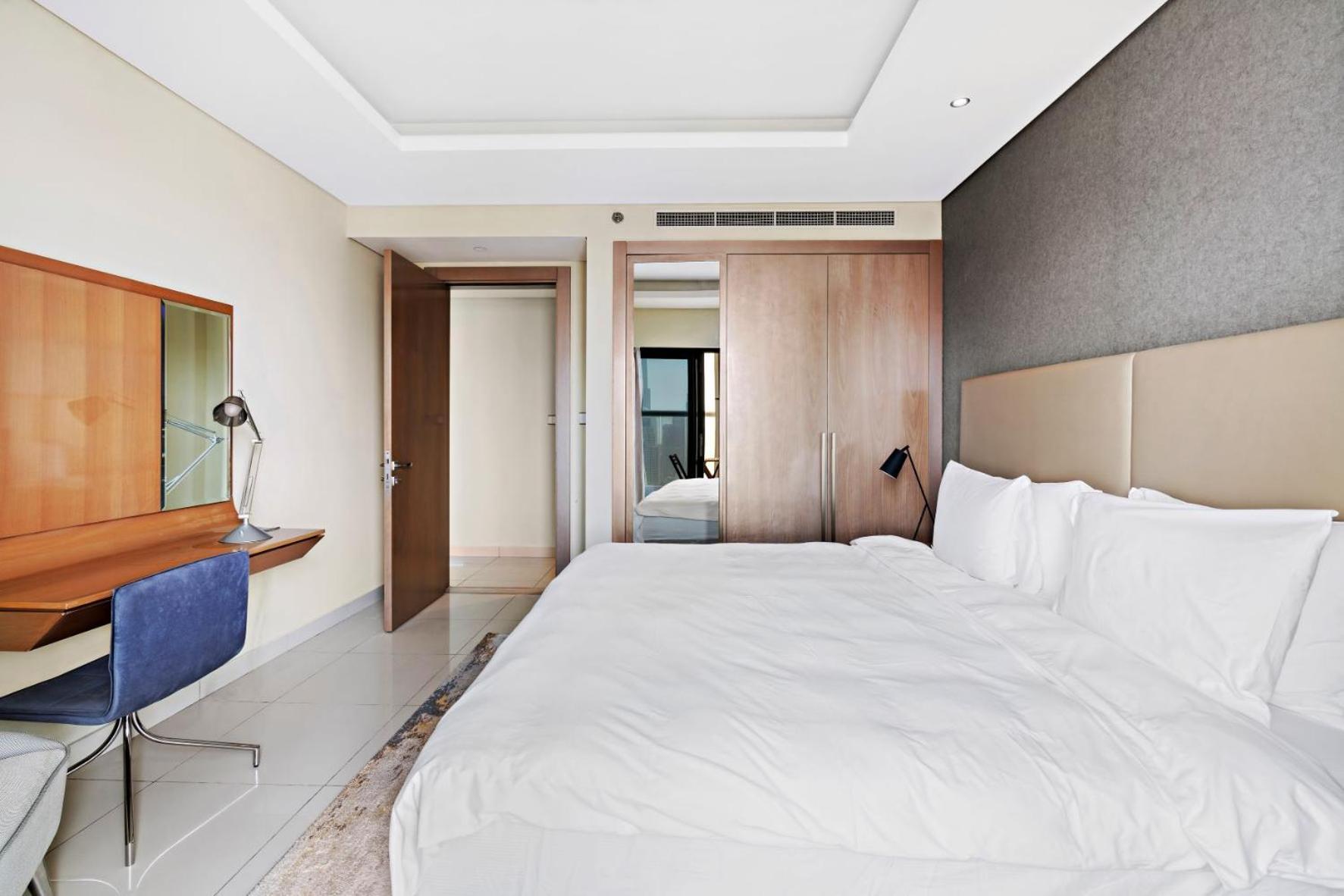 Luxury Living 3br High Rise With Burj Khalifa View Apartment *