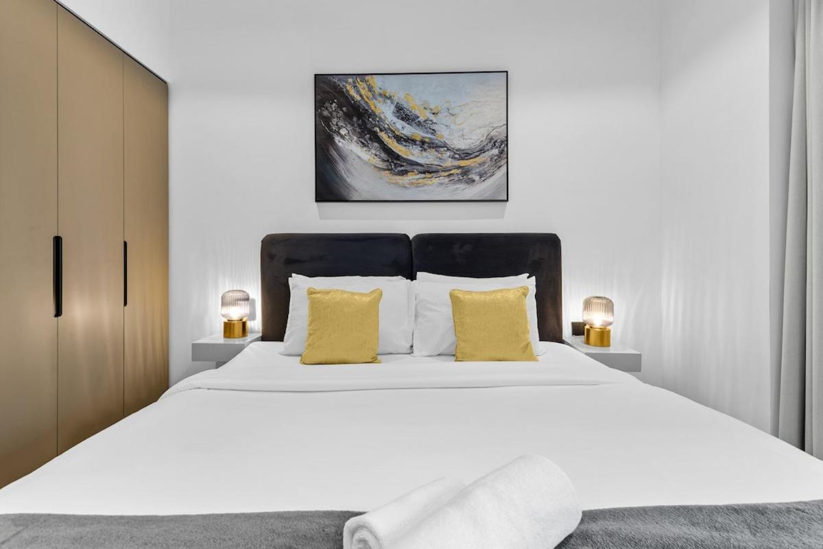 Waves Homes - Serenity, Luxury Living At 15 Northside Tower 2