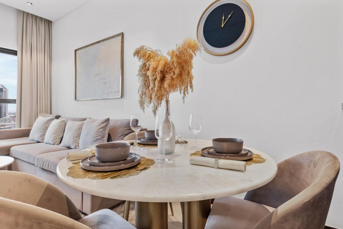 Apartment Waves Homes - Serenity, Luxury Living At 15 Northside Tower 2 *