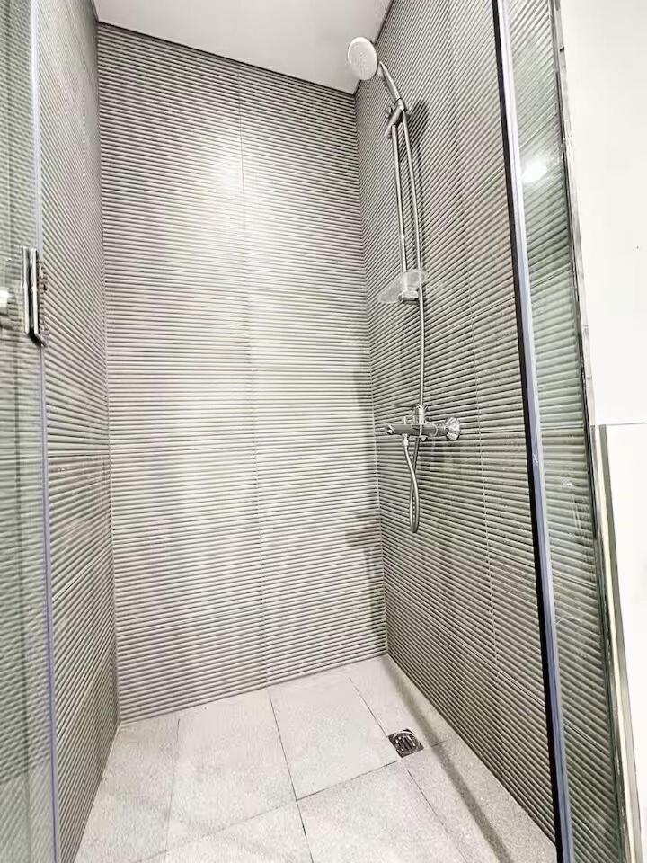 Canal Luxe Burj 1br Sleeps 4 With Pool And Gym Apartment *