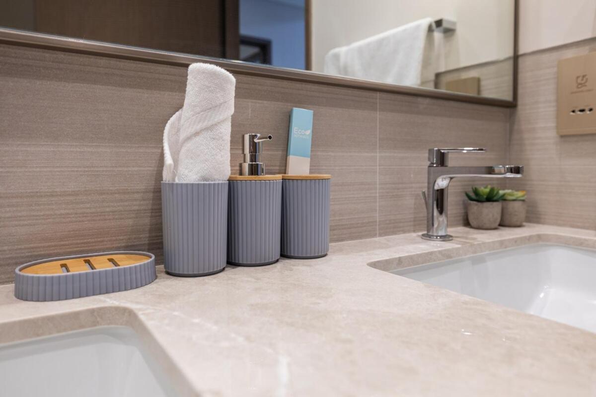 Apartment Luxury Just Steps From Mall 2br Grande