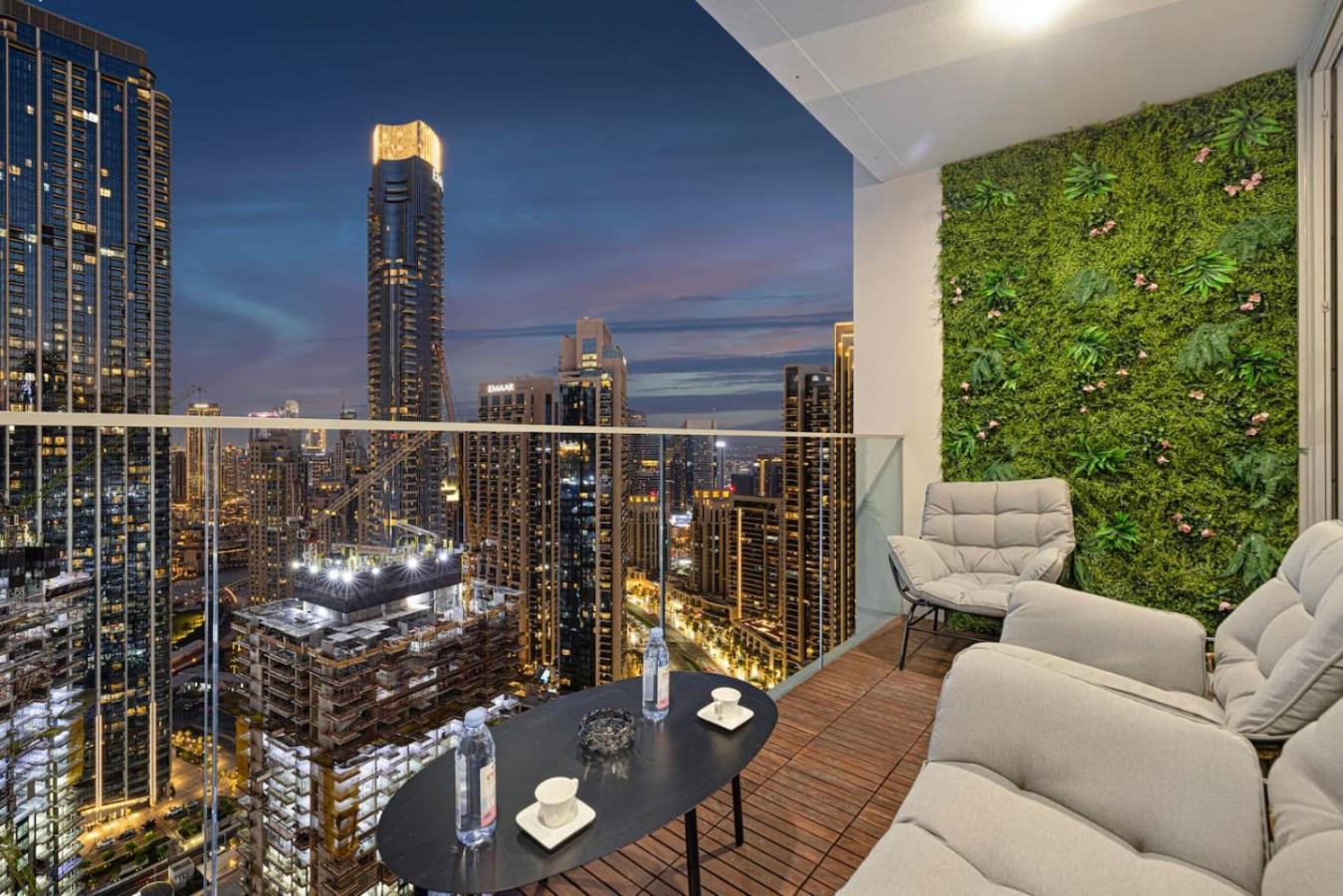 Apartment Burj Khalifa View And Mall Walk - 4br 14 Guests Dubai