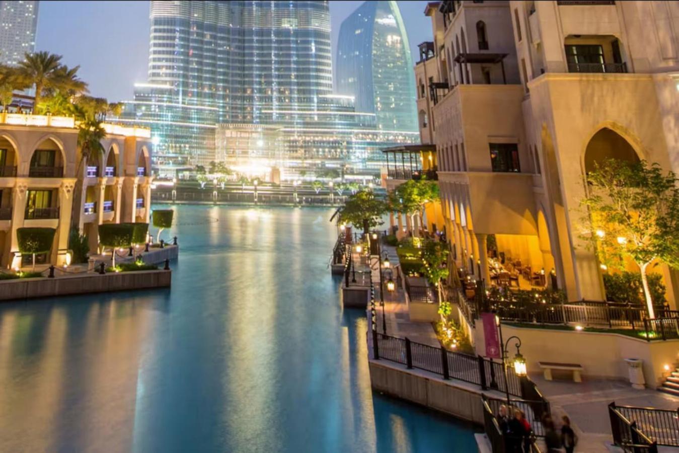 Apartment Burj Khalifa View And Mall Walk - 4br 14 Guests Dubai