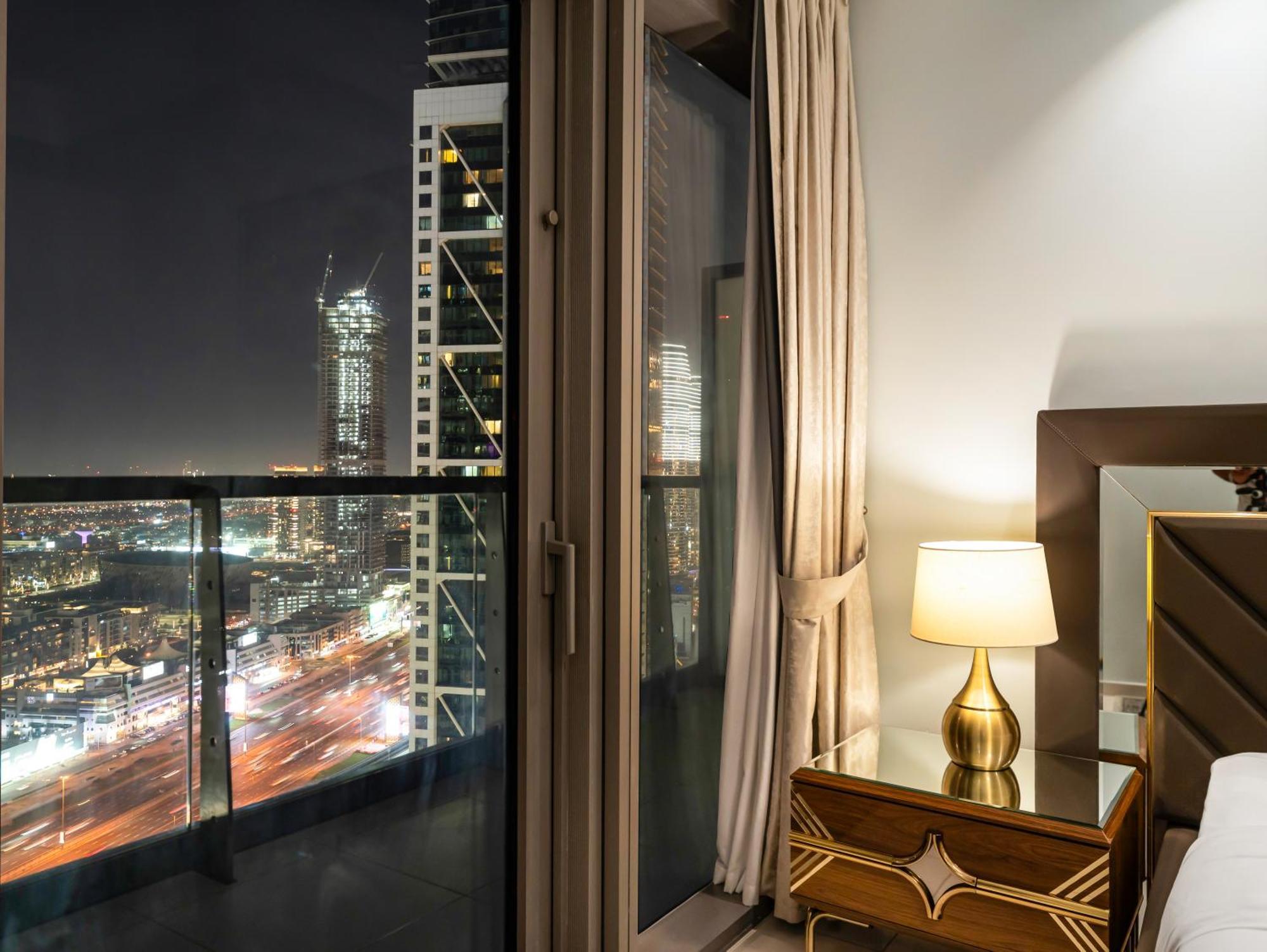 Famous Infinity Pool 64th Floor Near Burj Khalifa Apartment *