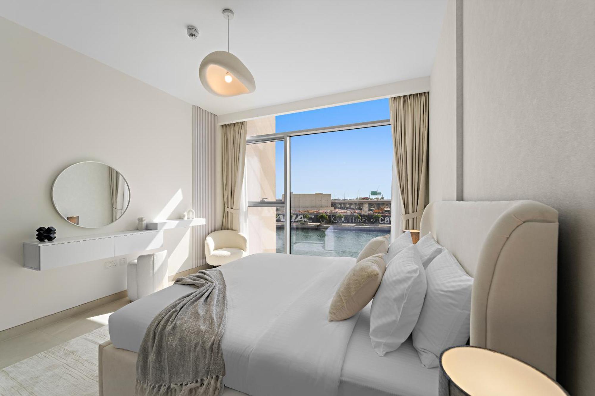 2br Canal Front B3, Canal Views Apartment *
