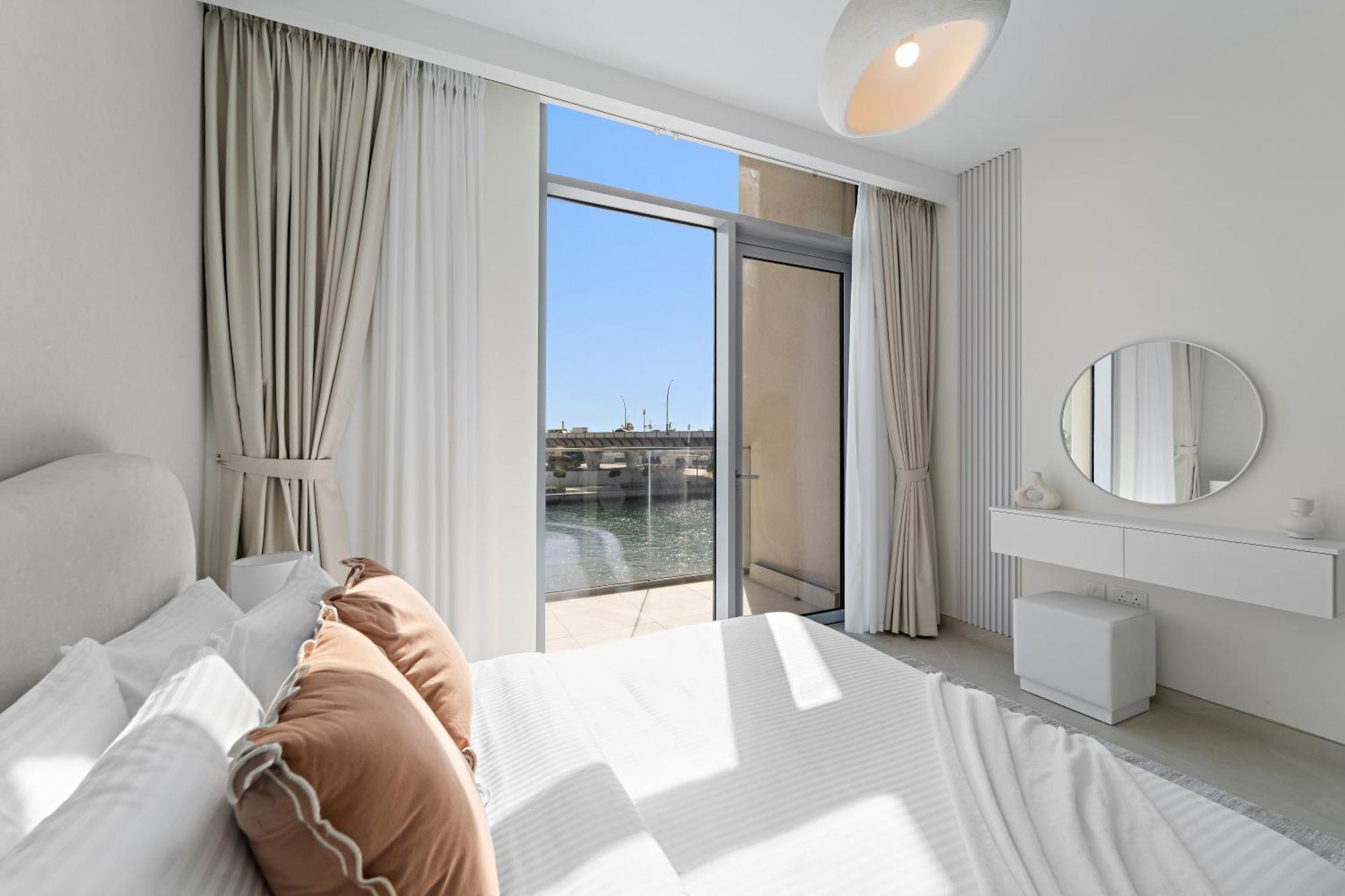 Apartment 2br Canal Front B3, Canal Views *