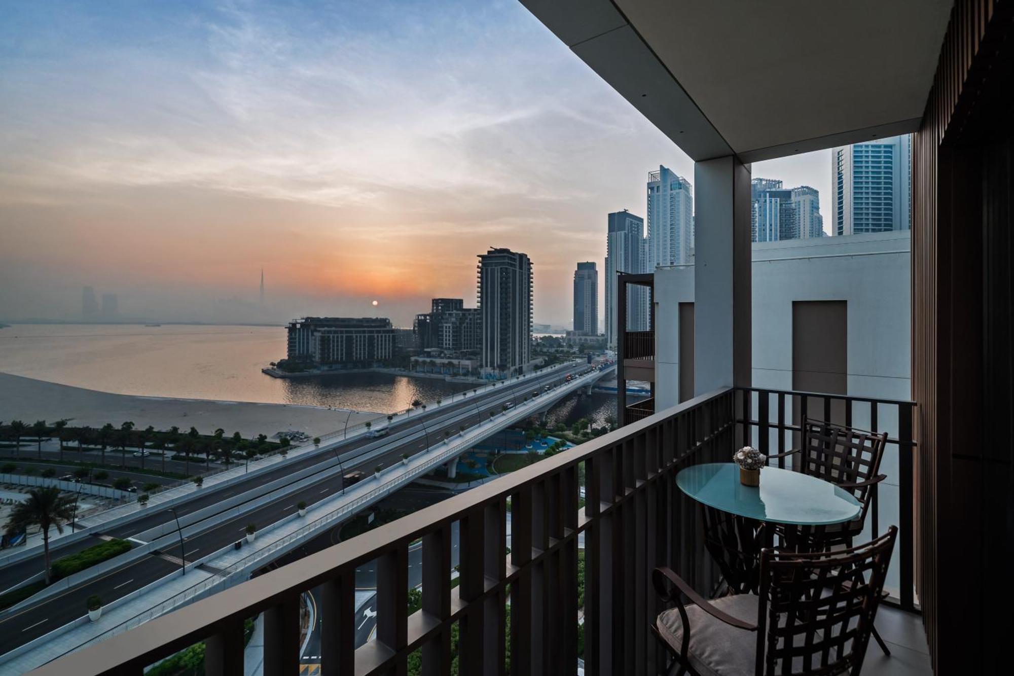 Harbour Retreat Stunning Community Views Apartment Dubai
