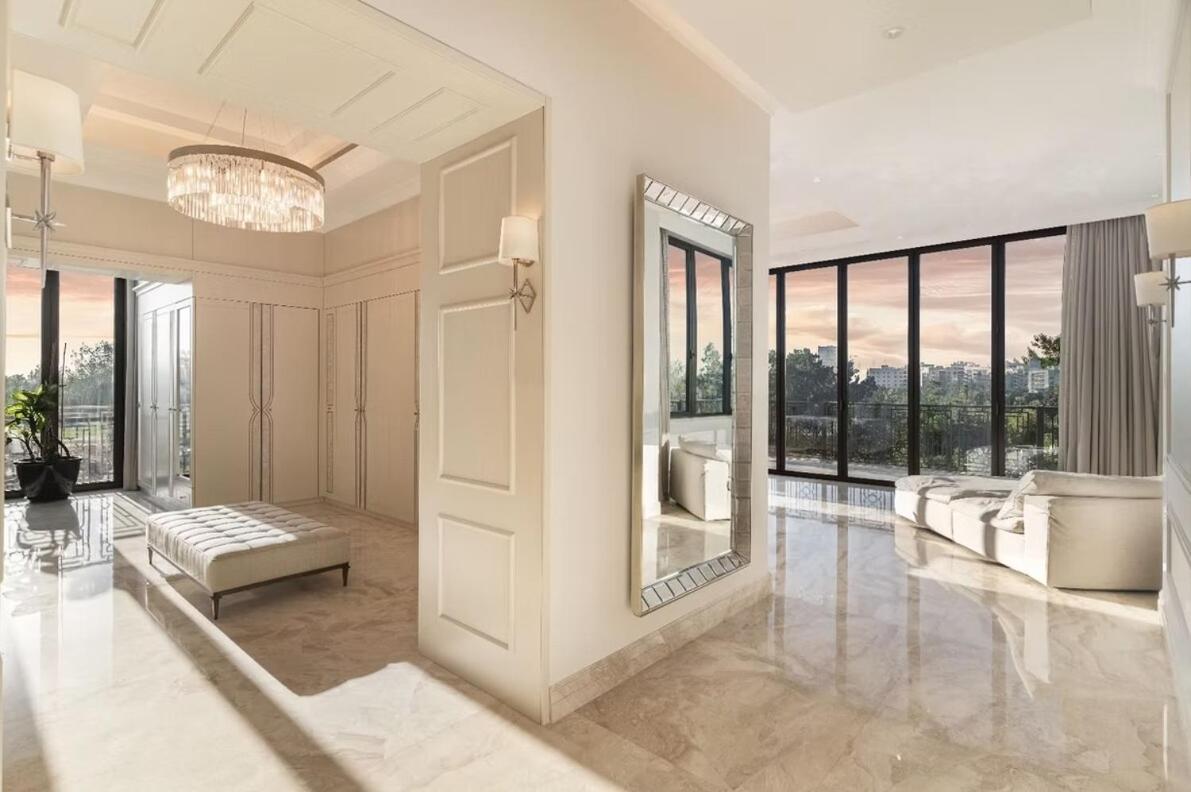 Al Bustan Luxurious Boutique Villa *