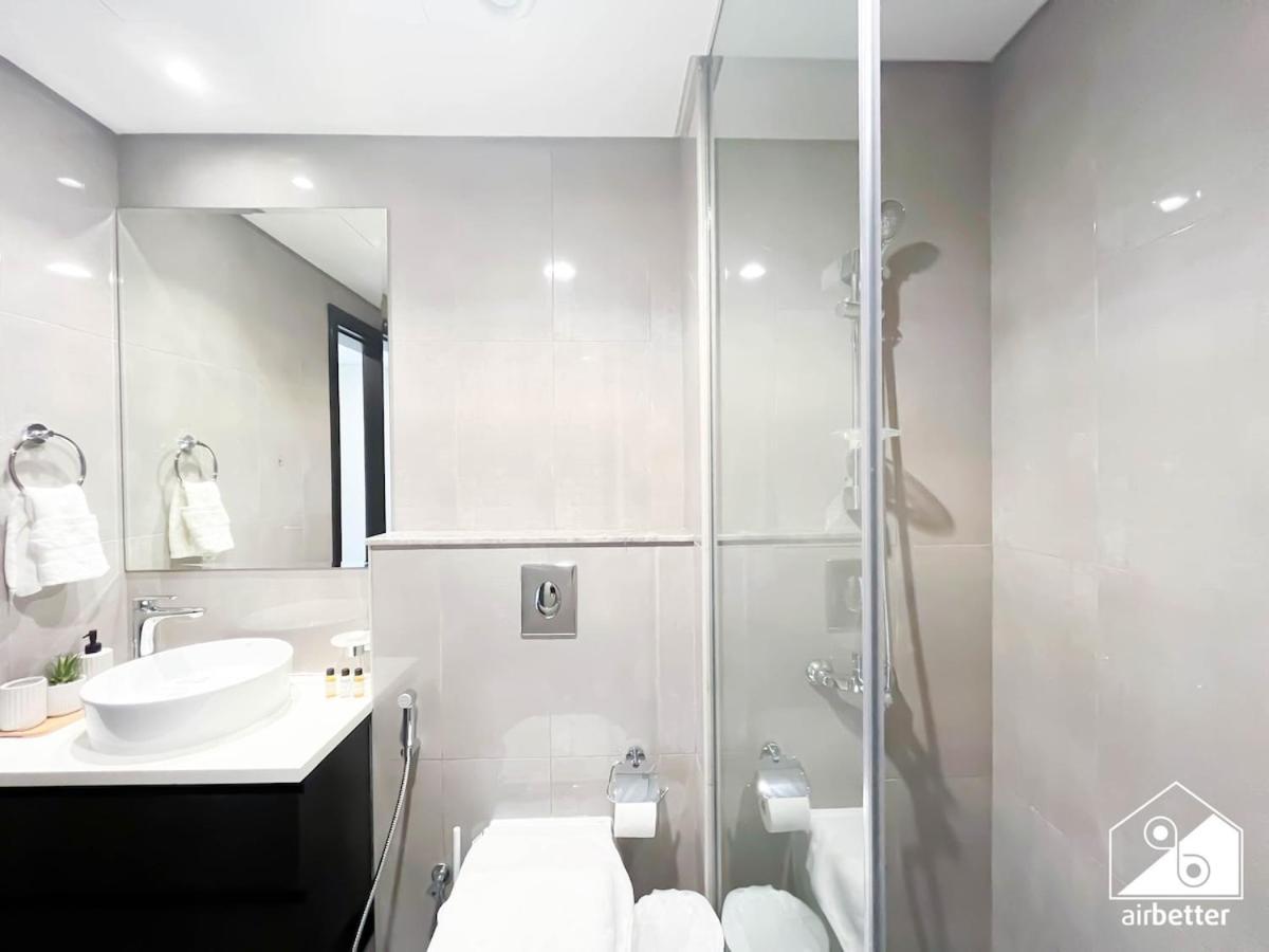 Luxury 2br In Merano Tower & Stunning Canal Views * Dubai