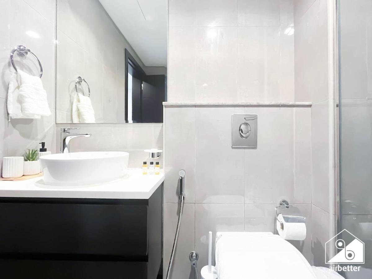 Apartment Luxury 2br In Merano Tower & Stunning Canal Views *