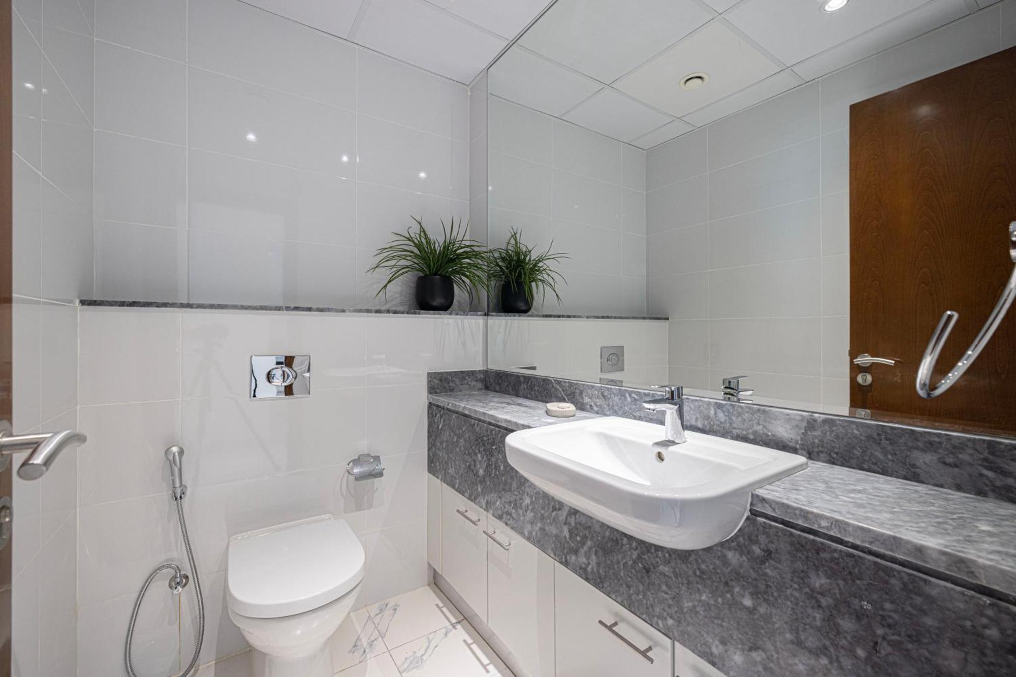 Apartment 5 Star Amenities 10 Mins Downtown Kite Dubai