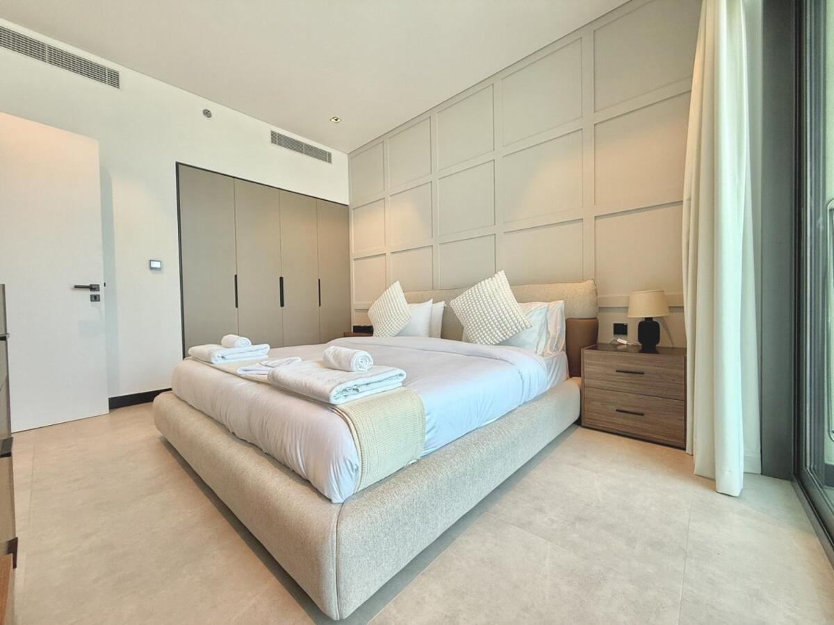 Apartment Vserve - 1 Bedroom Escape With Views & Canal Vibes Dubai