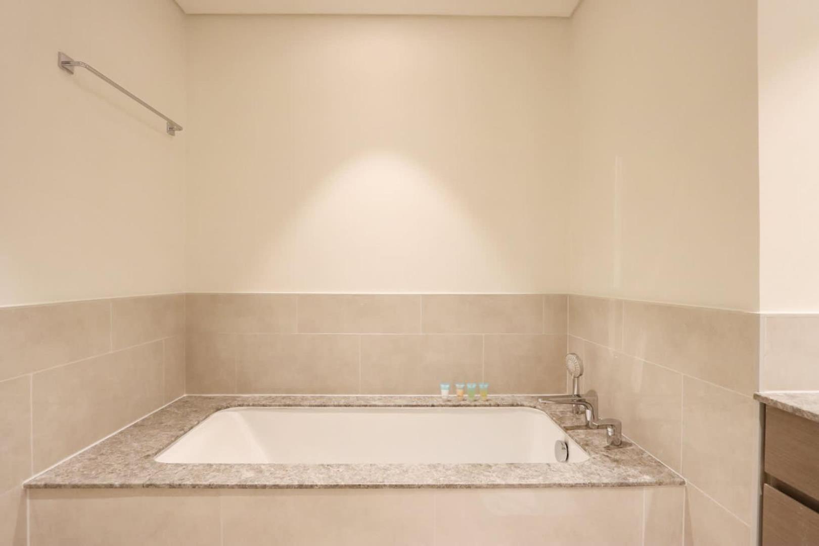 Livbnb-upgraded 3b Maid's, Opera District View * Dubai