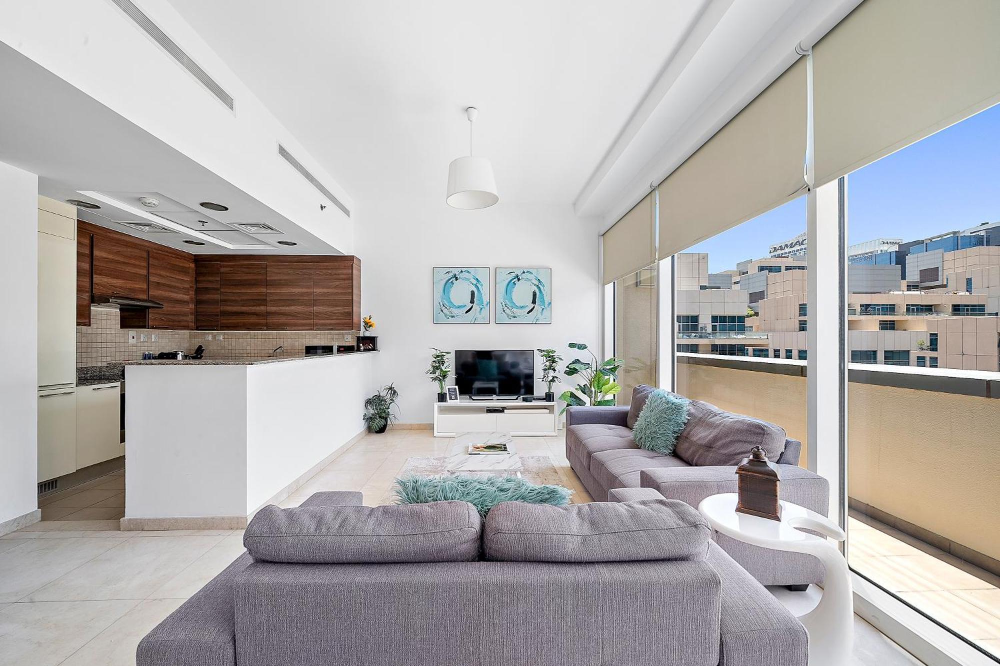 Bay Square, Walkable & Apartment