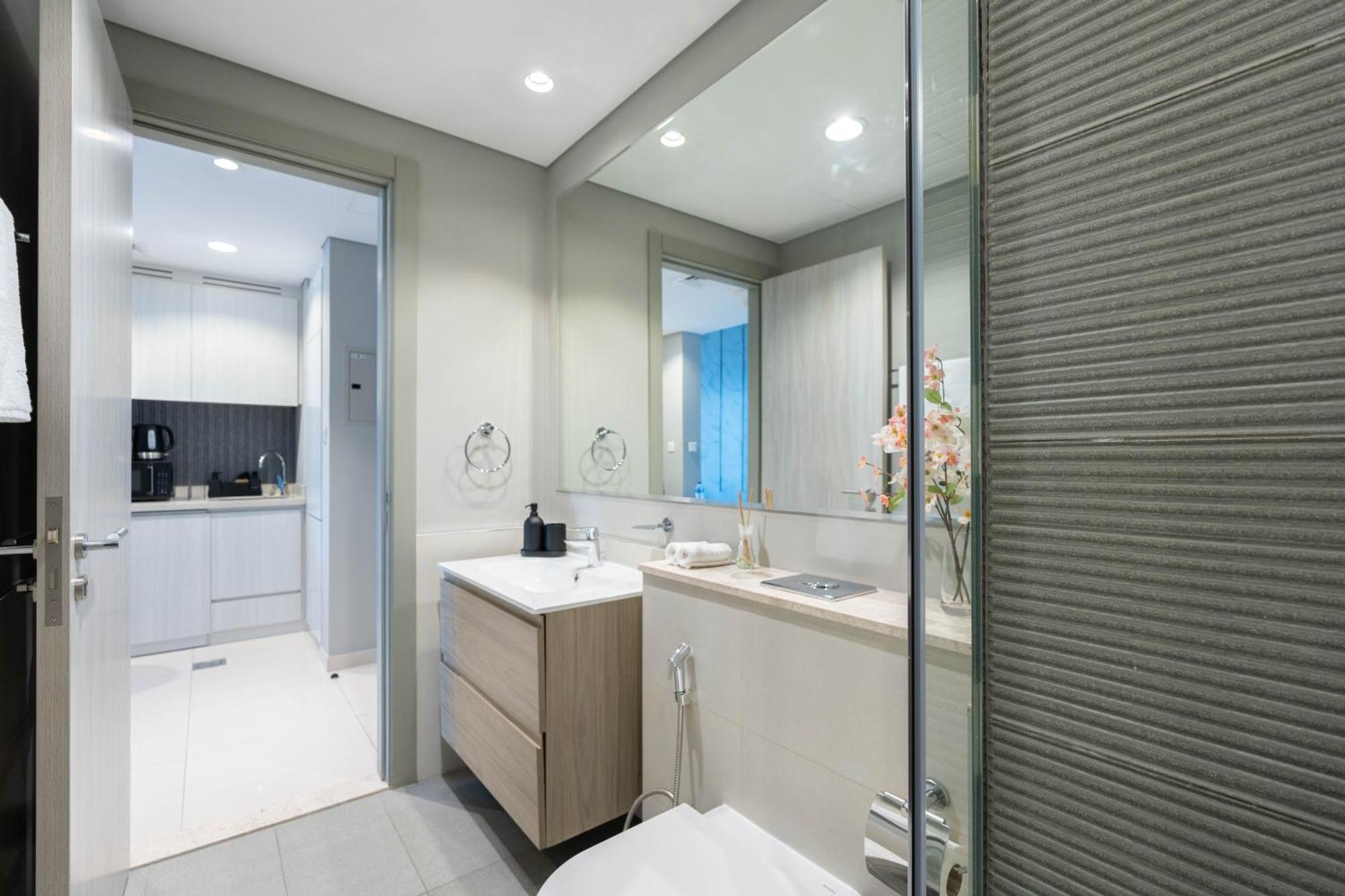 Keyrock Living - Skyline & Pool Access Dubai