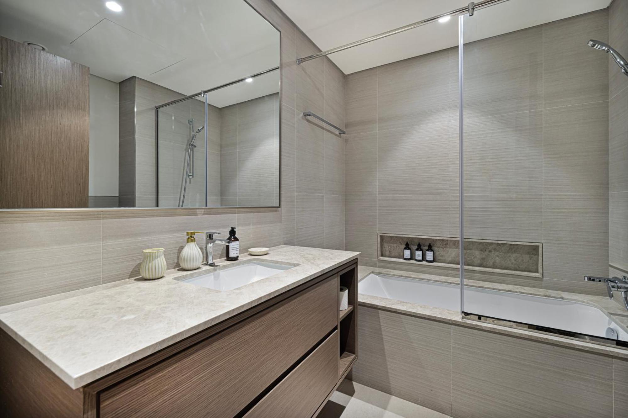 2br Burj & Fountain View 5 Mins To Mall Dubai