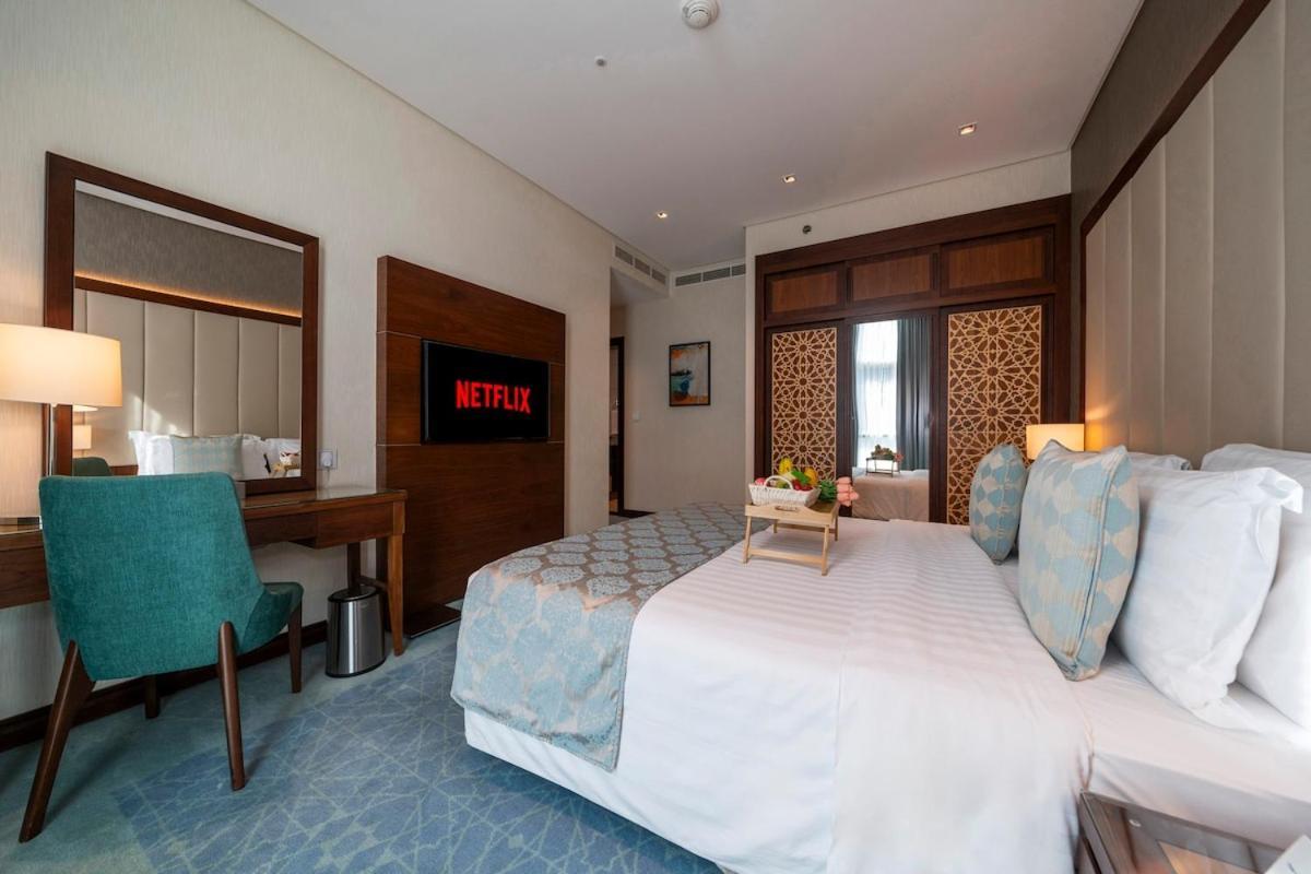 5 Star 2br W & Infinity Pool Full Canal & Burj Views * Dubai