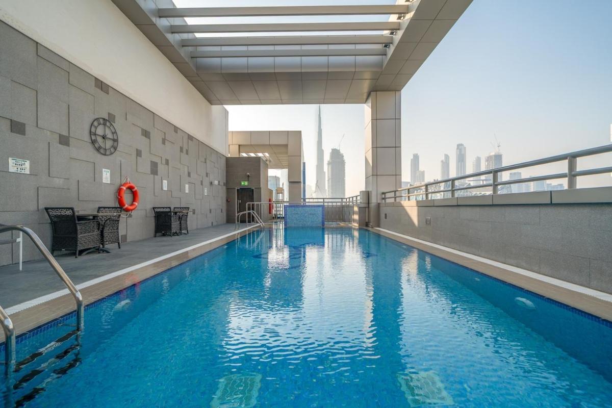 Apartment 5 Star 2br W & Infinity Pool Full Canal & Burj Views Dubai