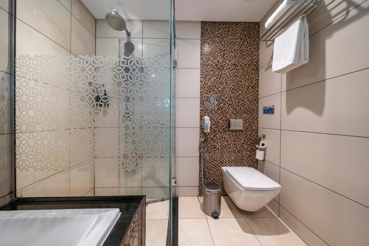 5 Star 2br W & Infinity Pool Full Canal & Burj Views * Dubai