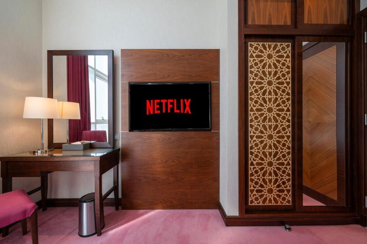 5 Star 2br W & Infinity Pool Full Canal & Burj Views Dubai