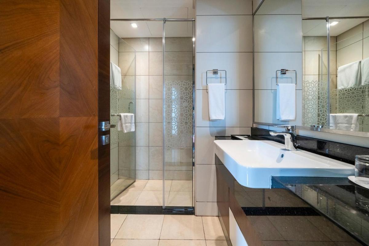 Apartment 5 Star 2br W & Infinity Pool Full Canal & Burj Views