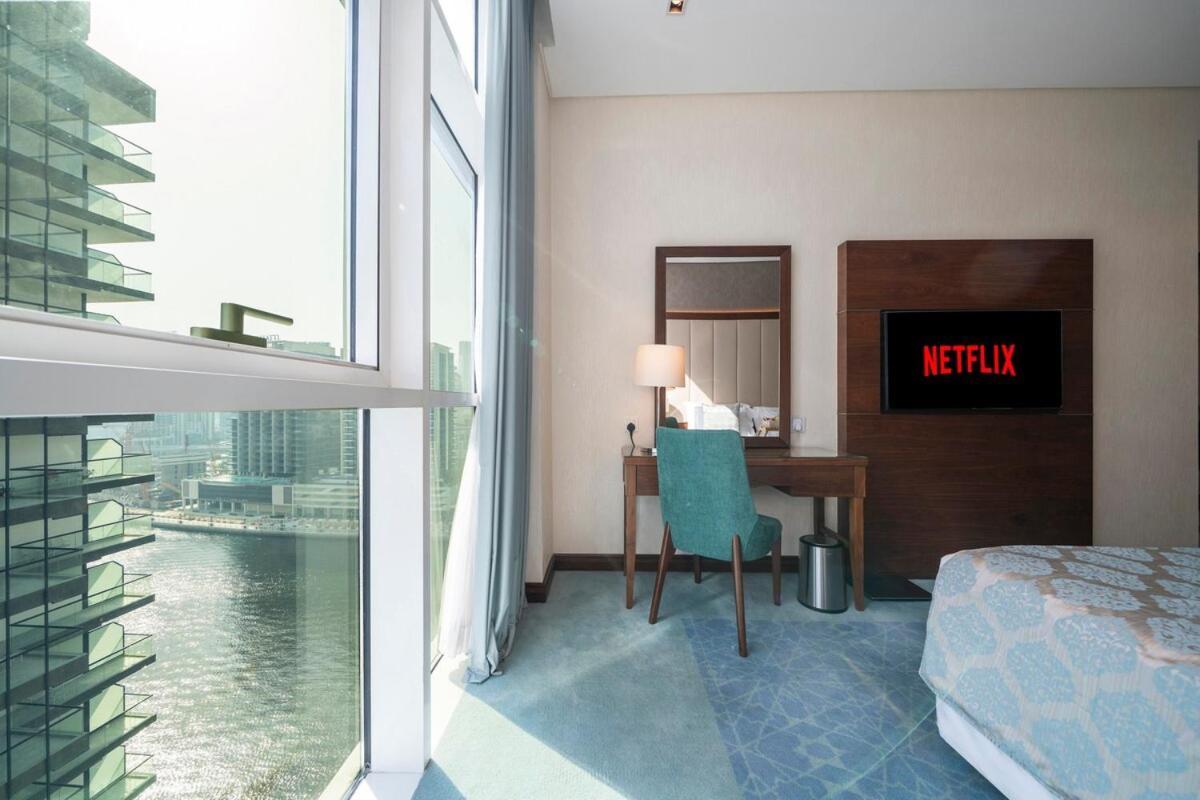 Apartment 5 Star 2br W & Infinity Pool Full Canal & Burj Views *