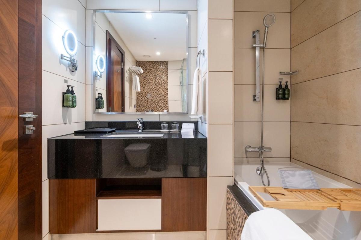 5 Star 2br W & Infinity Pool Full Canal & Burj Views Apartment