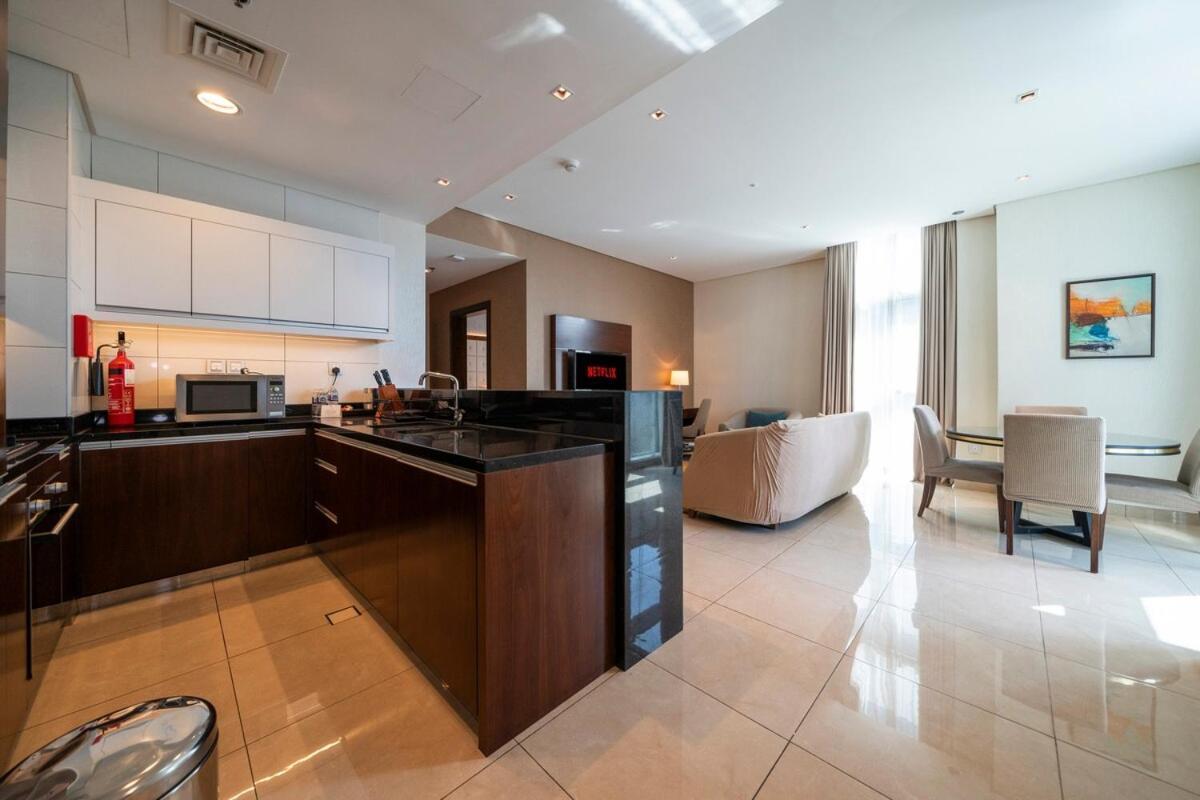 Apartment 5 Star 2br W & Infinity Pool Full Canal & Burj Views Dubai