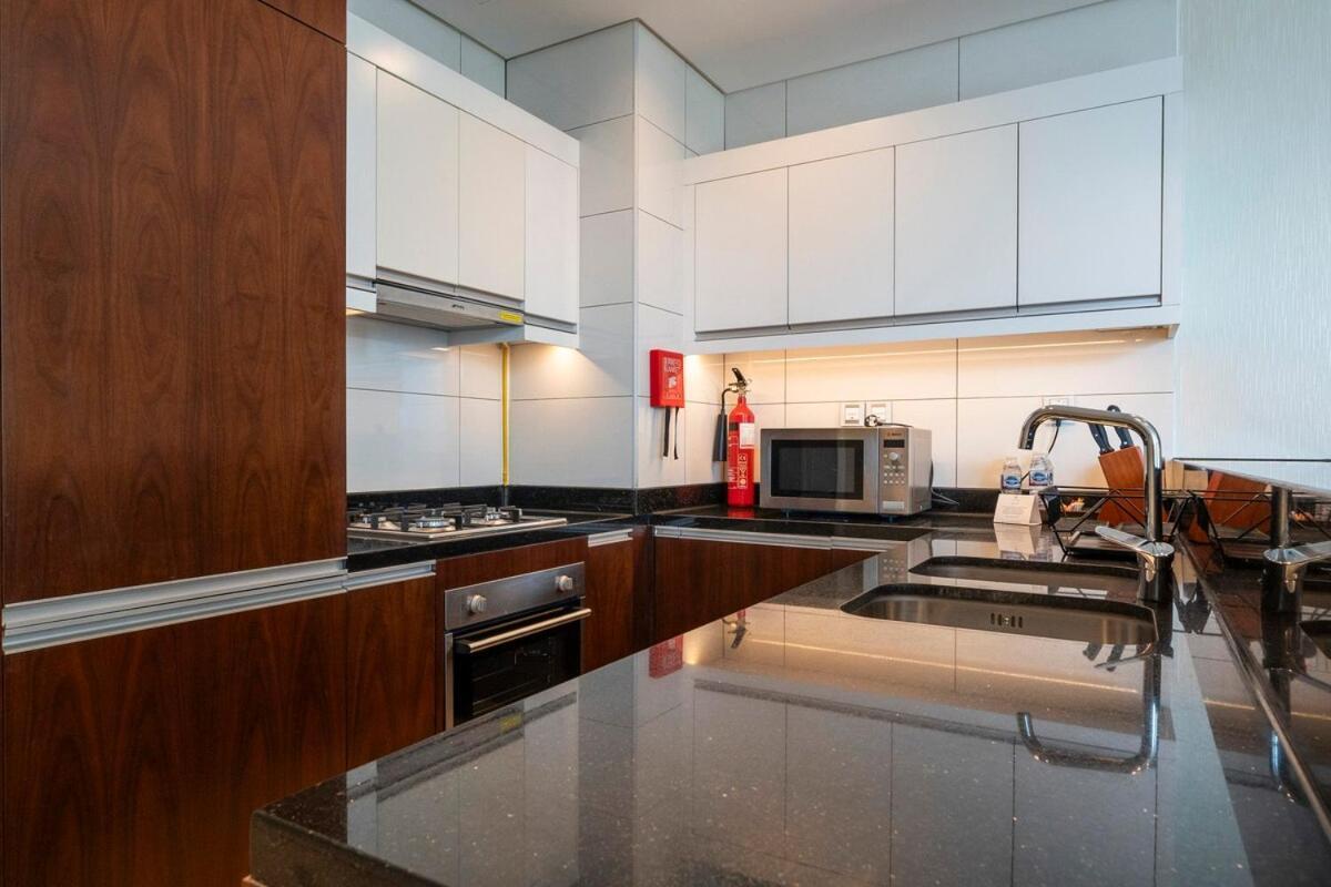 5 Star 2br W & Infinity Pool Full Canal & Burj Views *