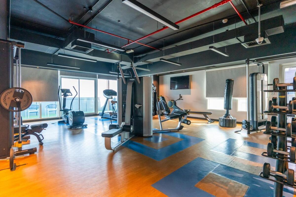 5 Star 2br W & Infinity Pool Full Canal & Burj Views Dubai