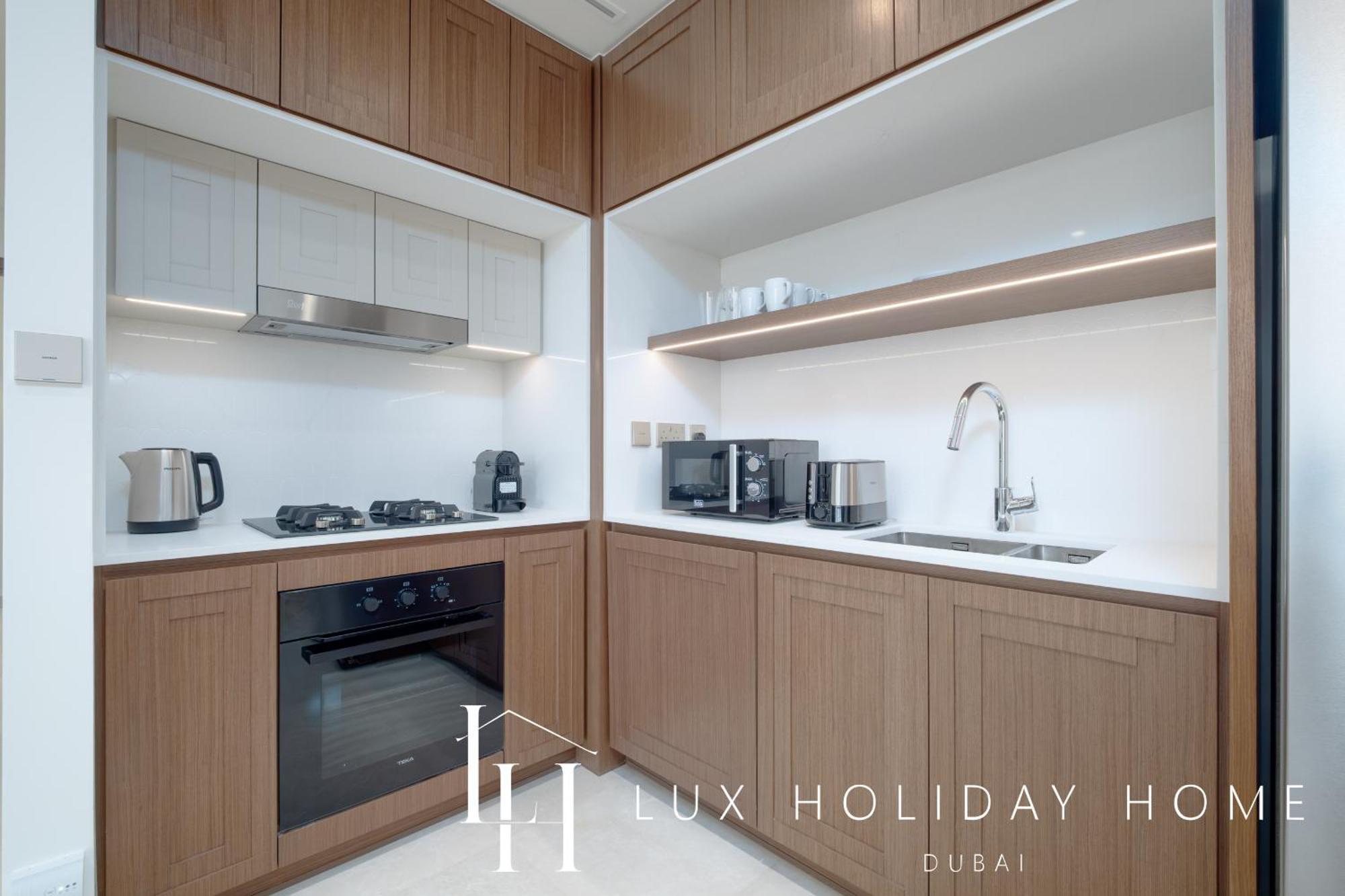 Lux The Palace Apartment