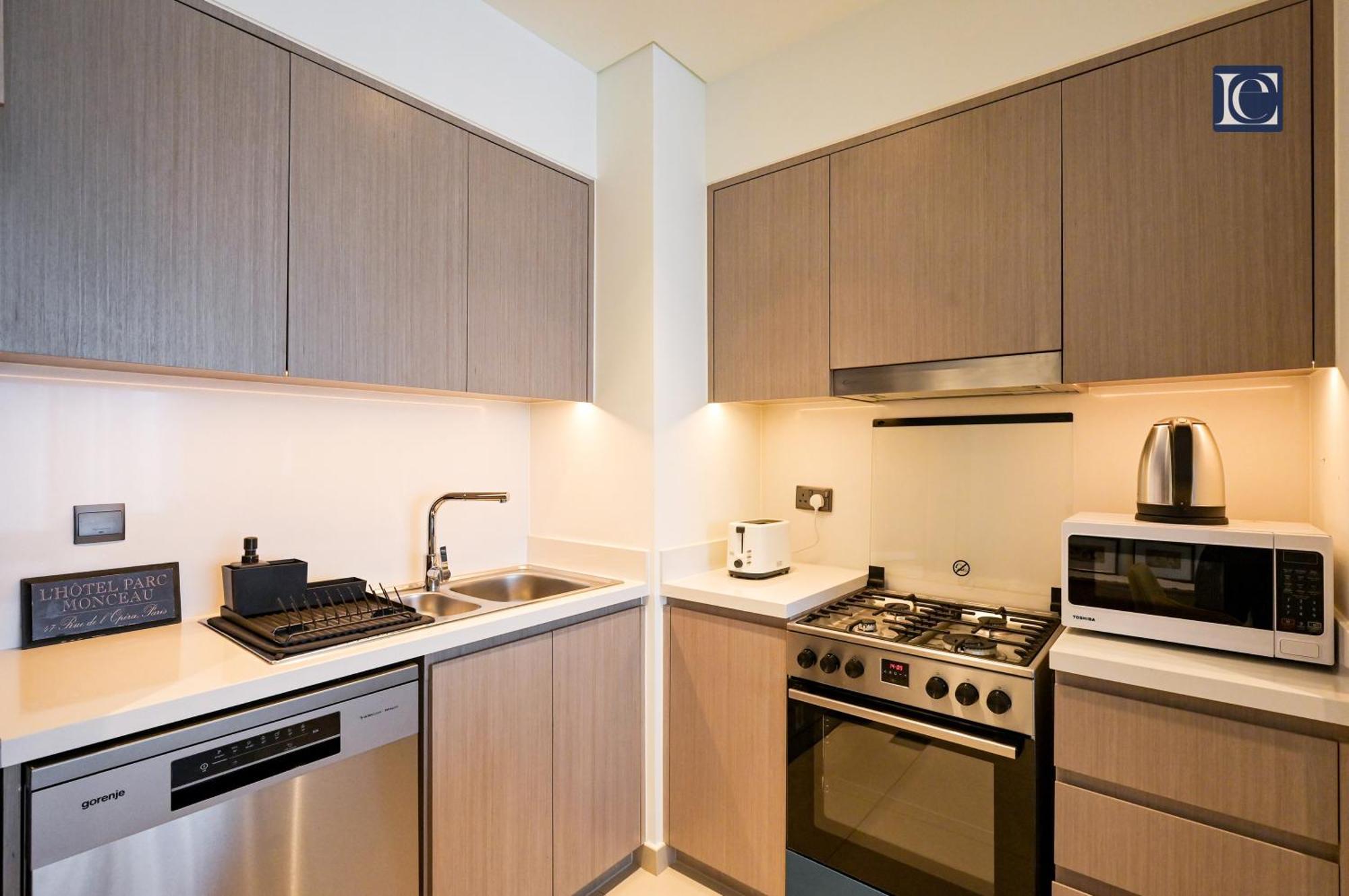 Stylish Downtown Act 1 Act 2 Tower 1 Apartment