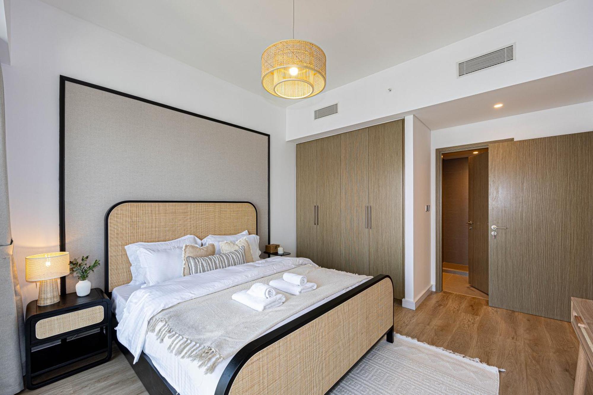 Apartment Luxury 2br Prime Downtown 5 Min Walk To Burj Khalifa And Mall *