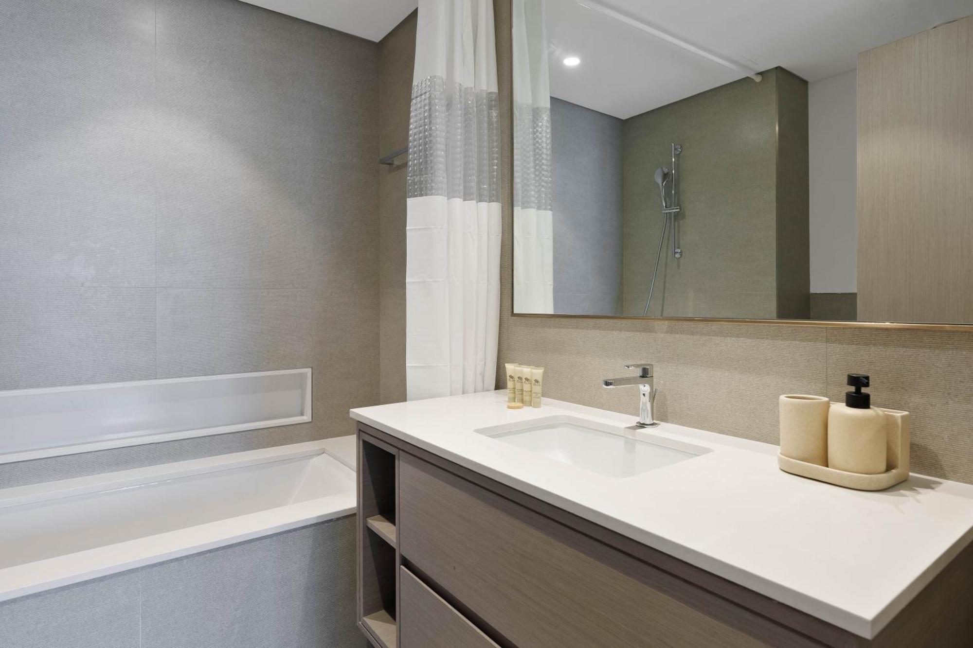 Maison Privee - Sky-high Elegance With Unrivaled Burj Khalifa Views *