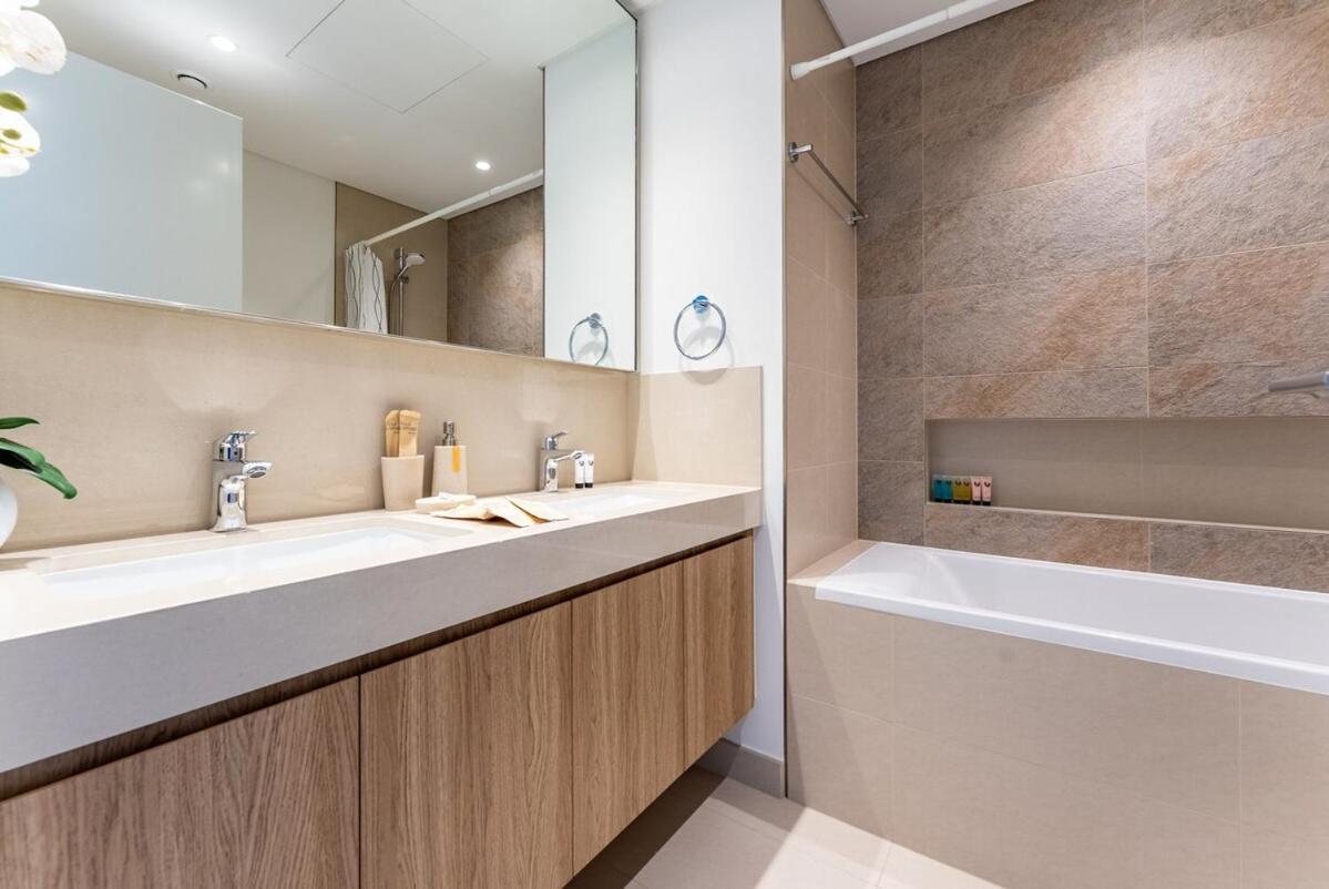 Apartment Downtown Views Ii 2 Bedroom With Skyline And Sea Views Dubai