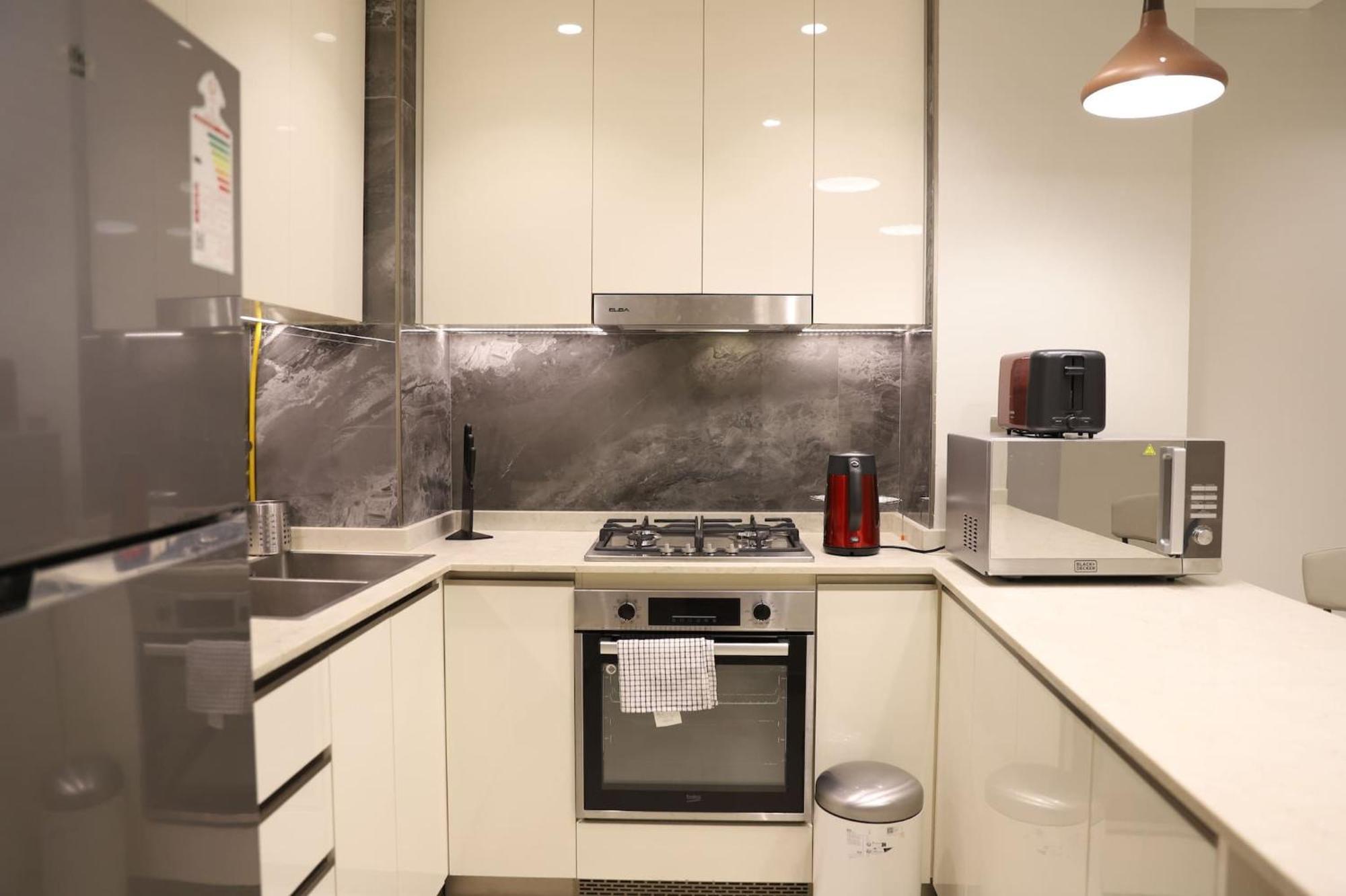 Brand New Large 2 Bedroom With Burj Khalifa View Mid Floor In Business Bay Dubai