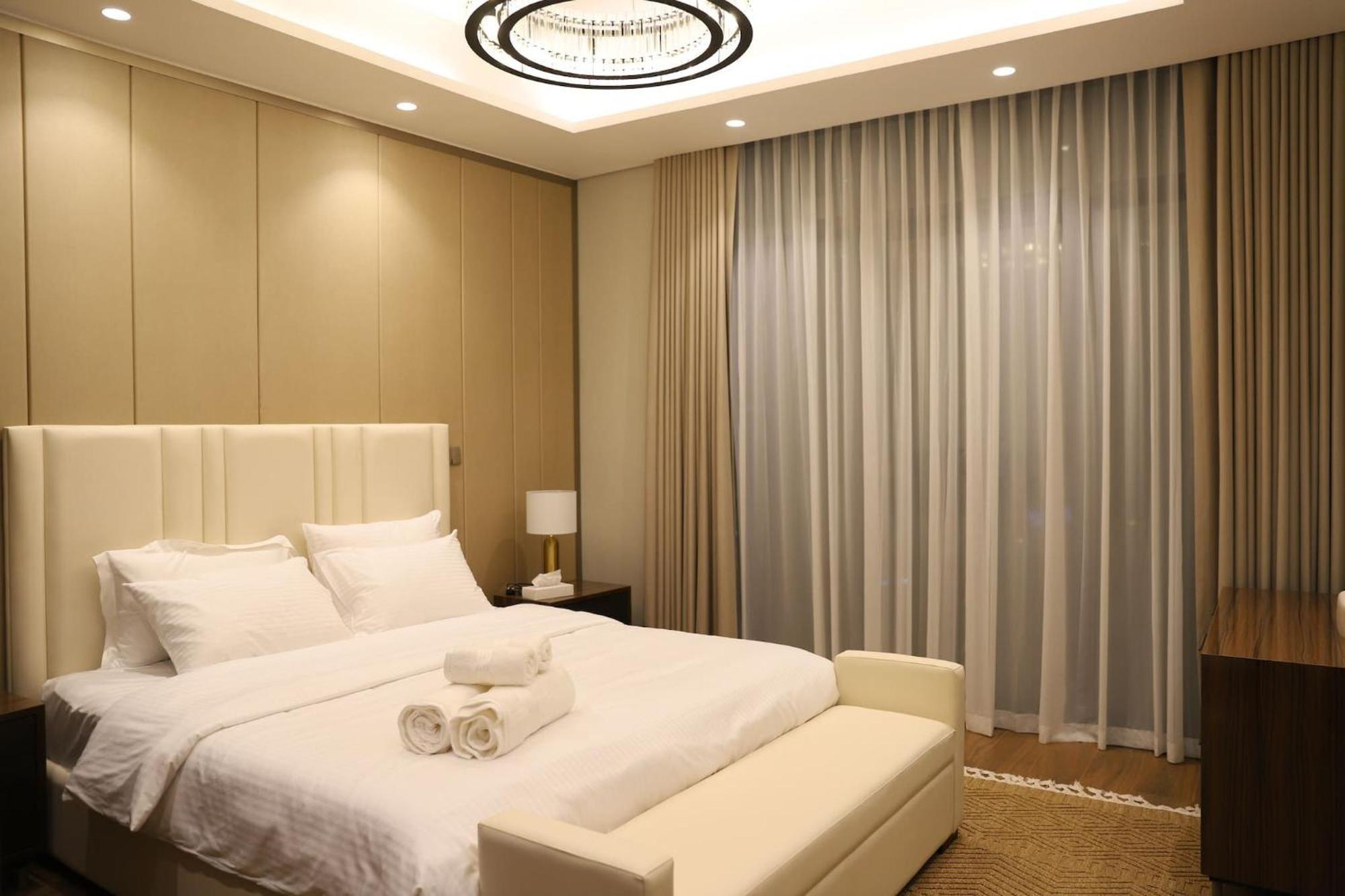 Brand New Large 2 Bedroom With Burj Khalifa View Mid Floor In Business Bay Apartment Dubai