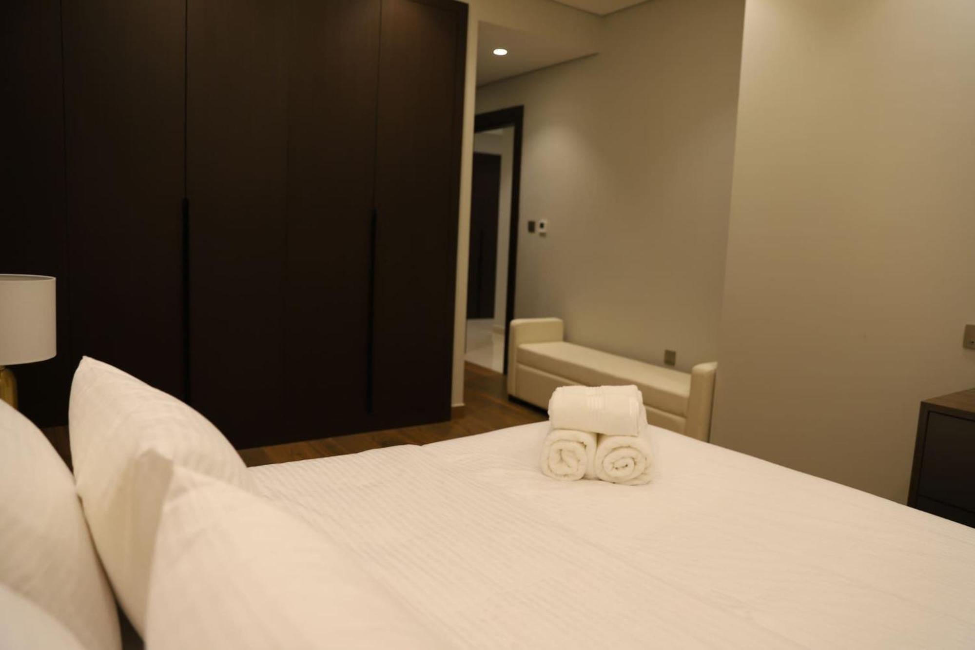 Apartment Brand New Large 2 Bedroom With Burj Khalifa View Mid Floor In Business Bay *