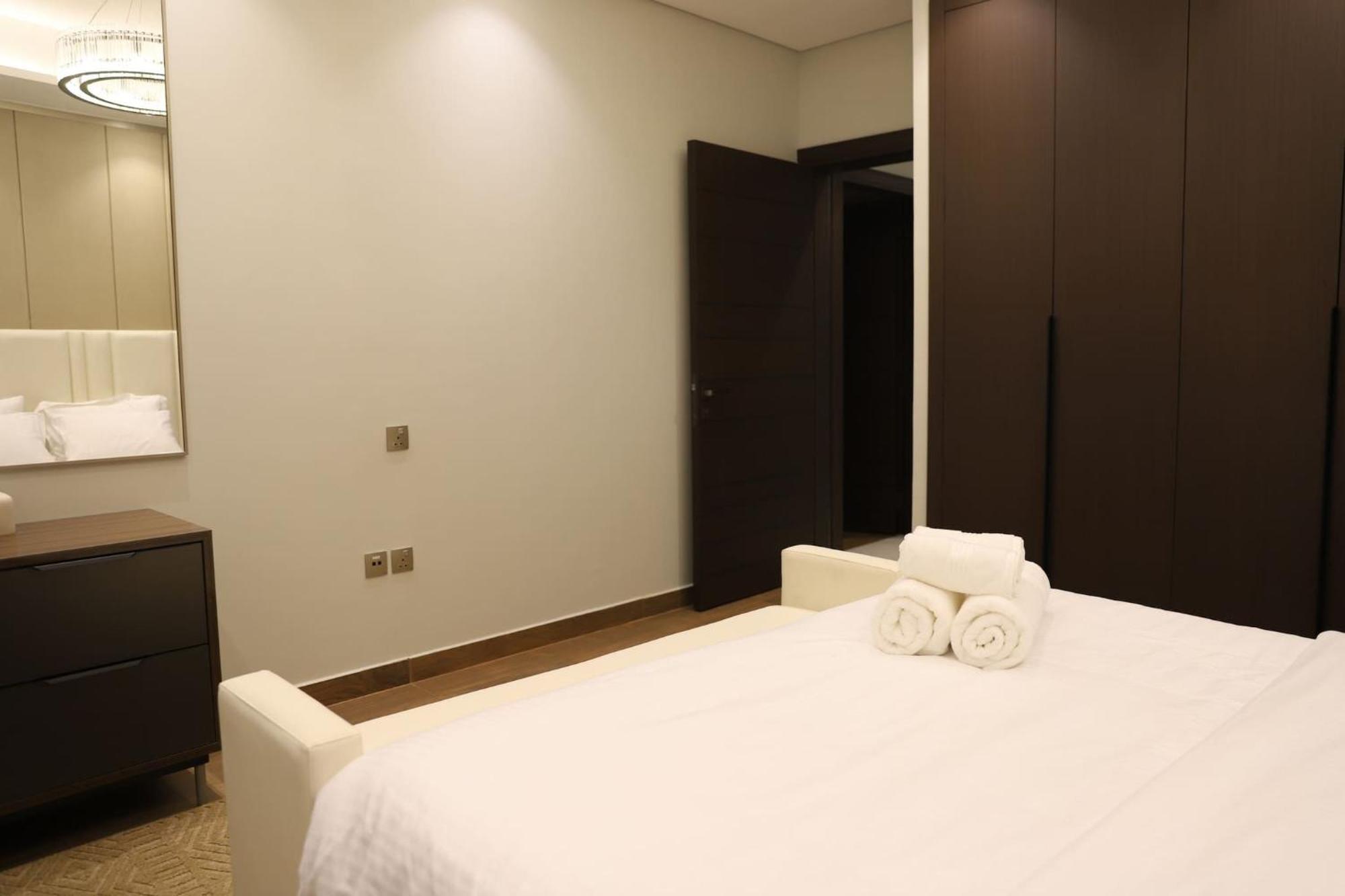 Brand New Large 2 Bedroom With Burj Khalifa View Mid Floor In Business Bay Apartment Dubai