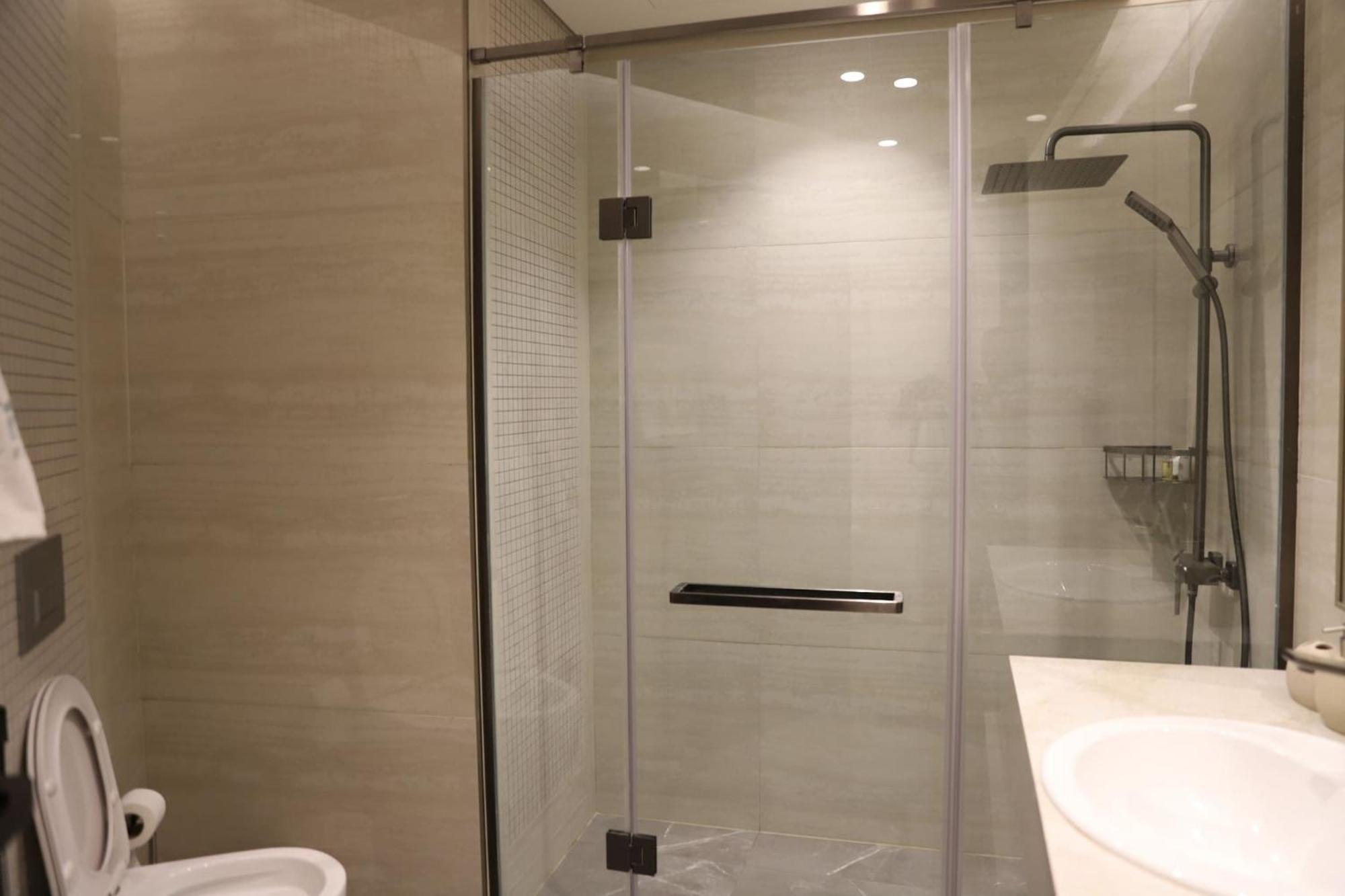 Brand New Large 2 Bedroom With Burj Khalifa View Mid Floor In Business Bay * Dubai