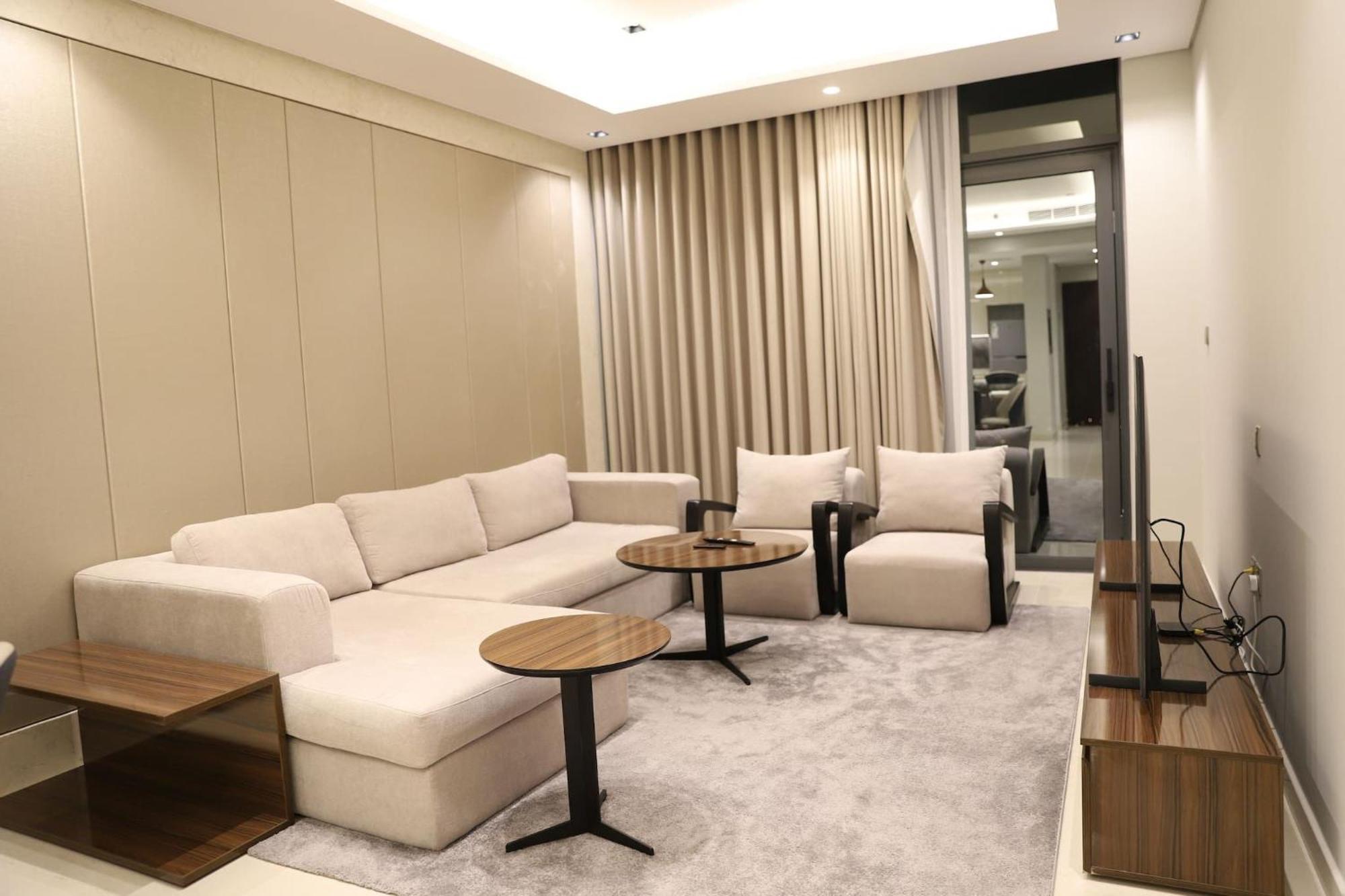 Brand New Large 2 Bedroom With Burj Khalifa View Mid Floor In Business Bay Apartment *