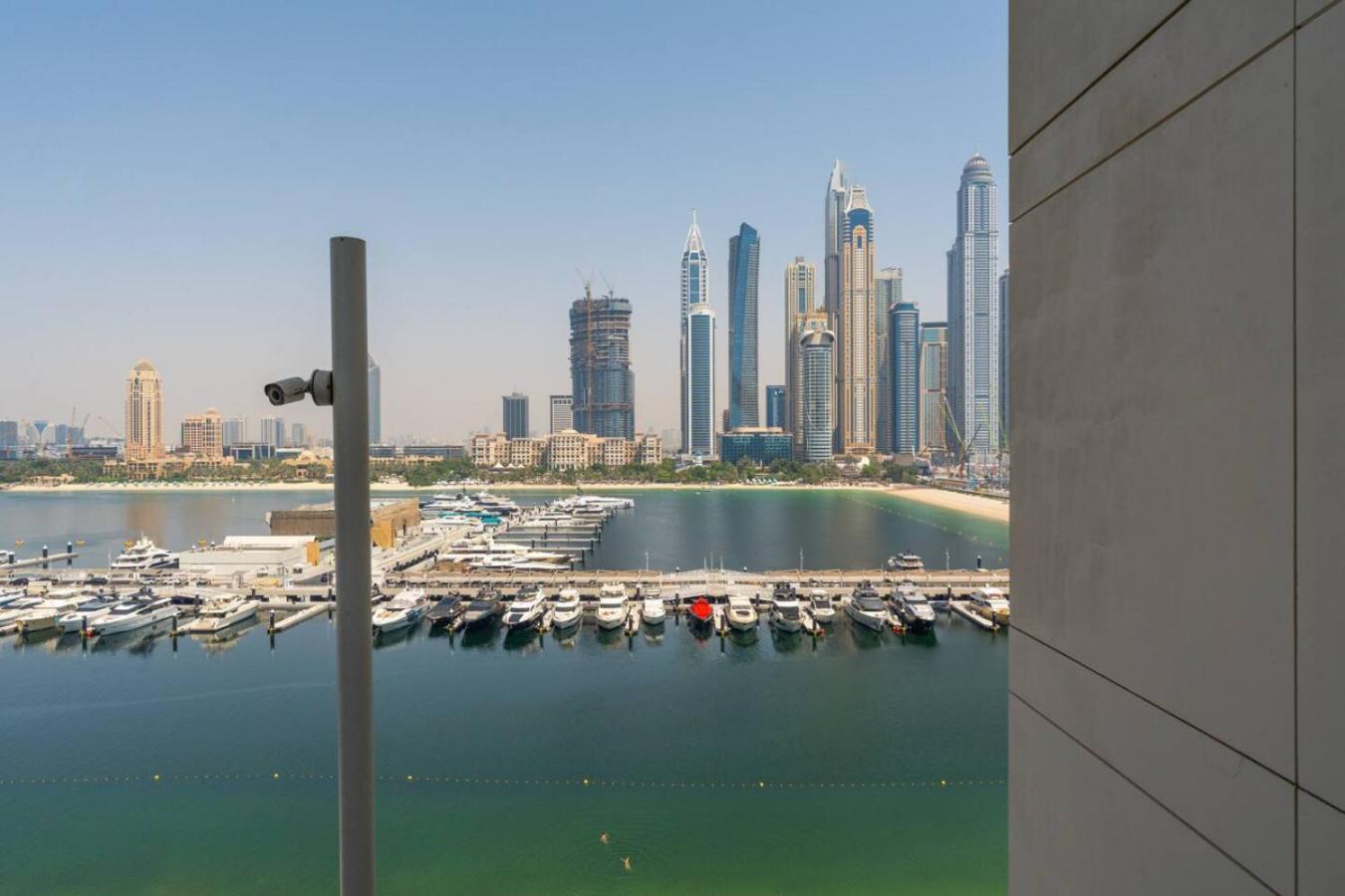 Prime 2br Emaar Beachfront Dubai
