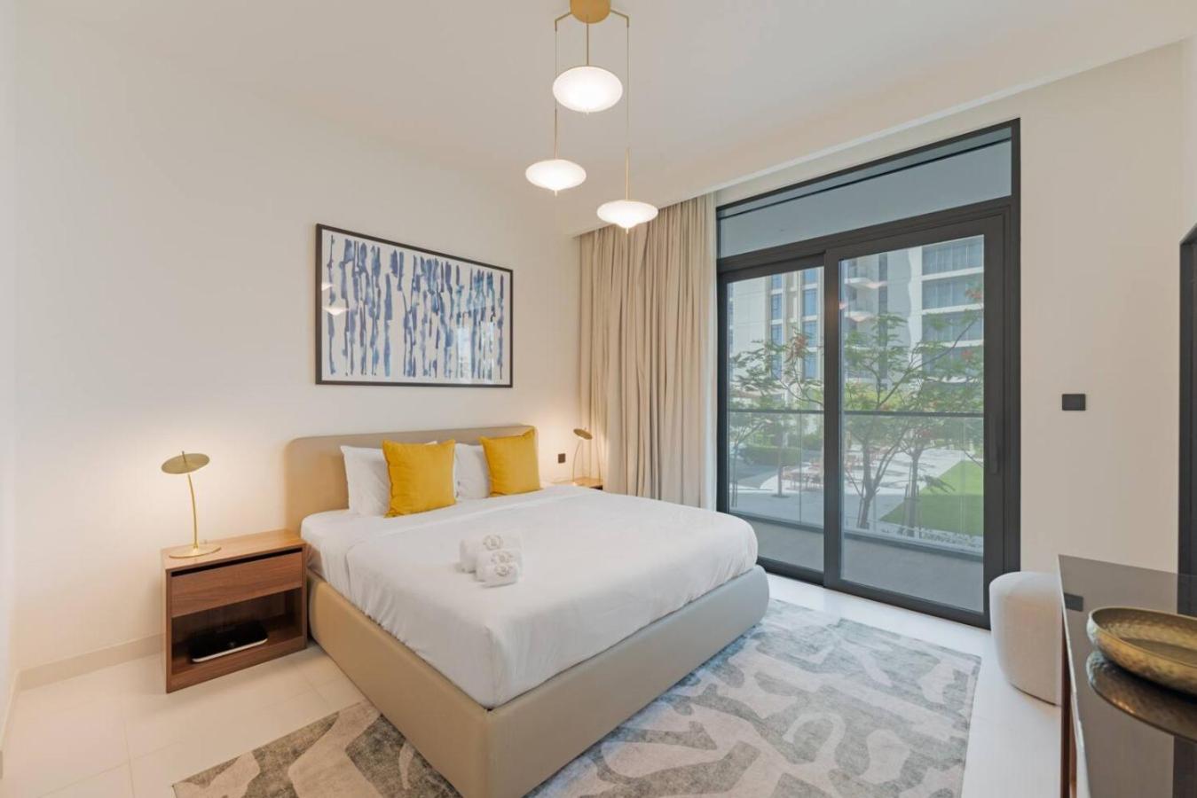 Prime 2br Emaar Beachfront *